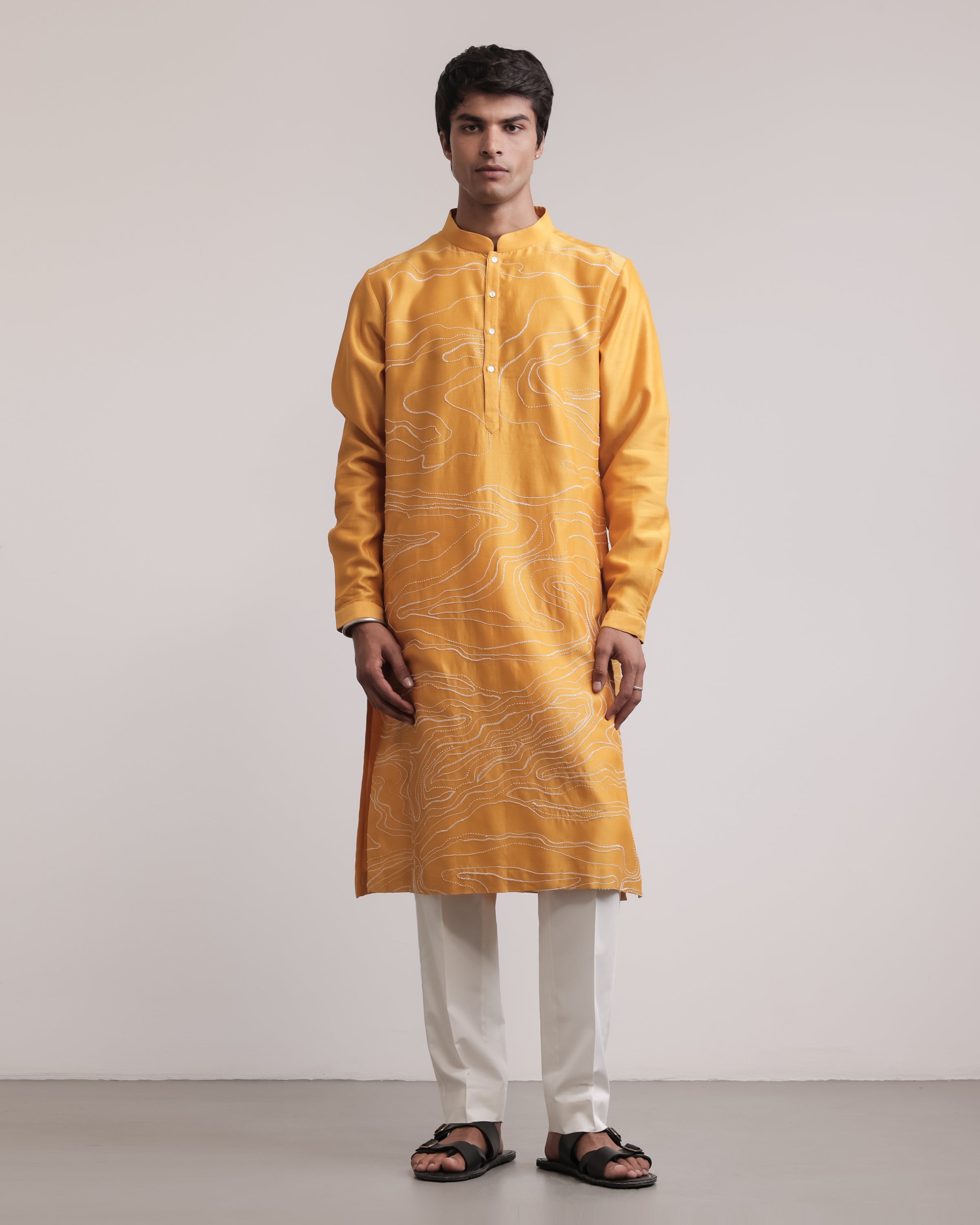 COUNTRYMADE Kurtas Pathway Outline Kurta Set ensemble kurta en soie Chanderi brodée