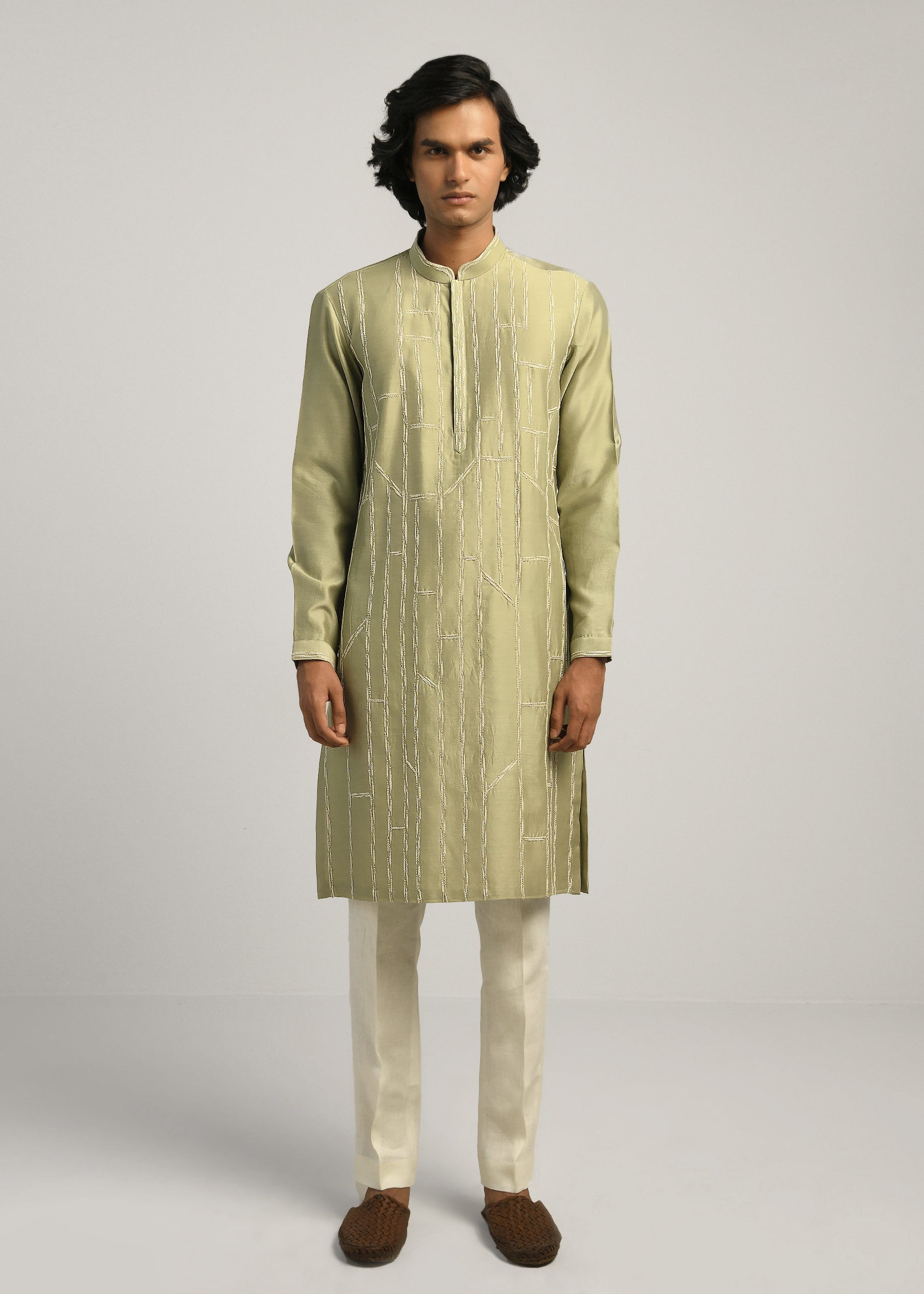 COUNTRYMADE Kurtas Rustic Lines Hand Embroidered Kurta Set ensemble vert sauge coton soie