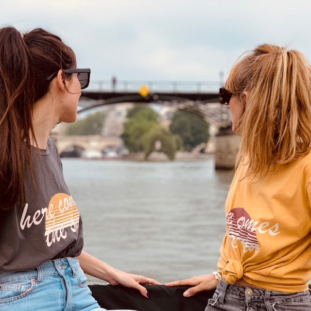 PANTRUCHE T-shirts Here comes the sun T-shirt curry coton bio