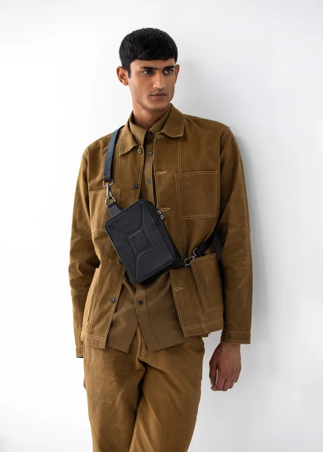 COUNTRYMADE Leather Goods Jerrycan Crossbody Bag sac bandoulière en cuir ajustable