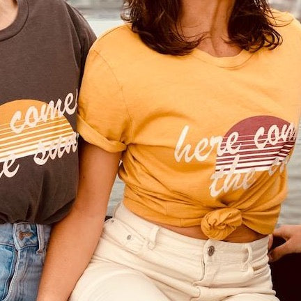PANTRUCHE T-shirts Here comes the sun T-shirt curry coton bio