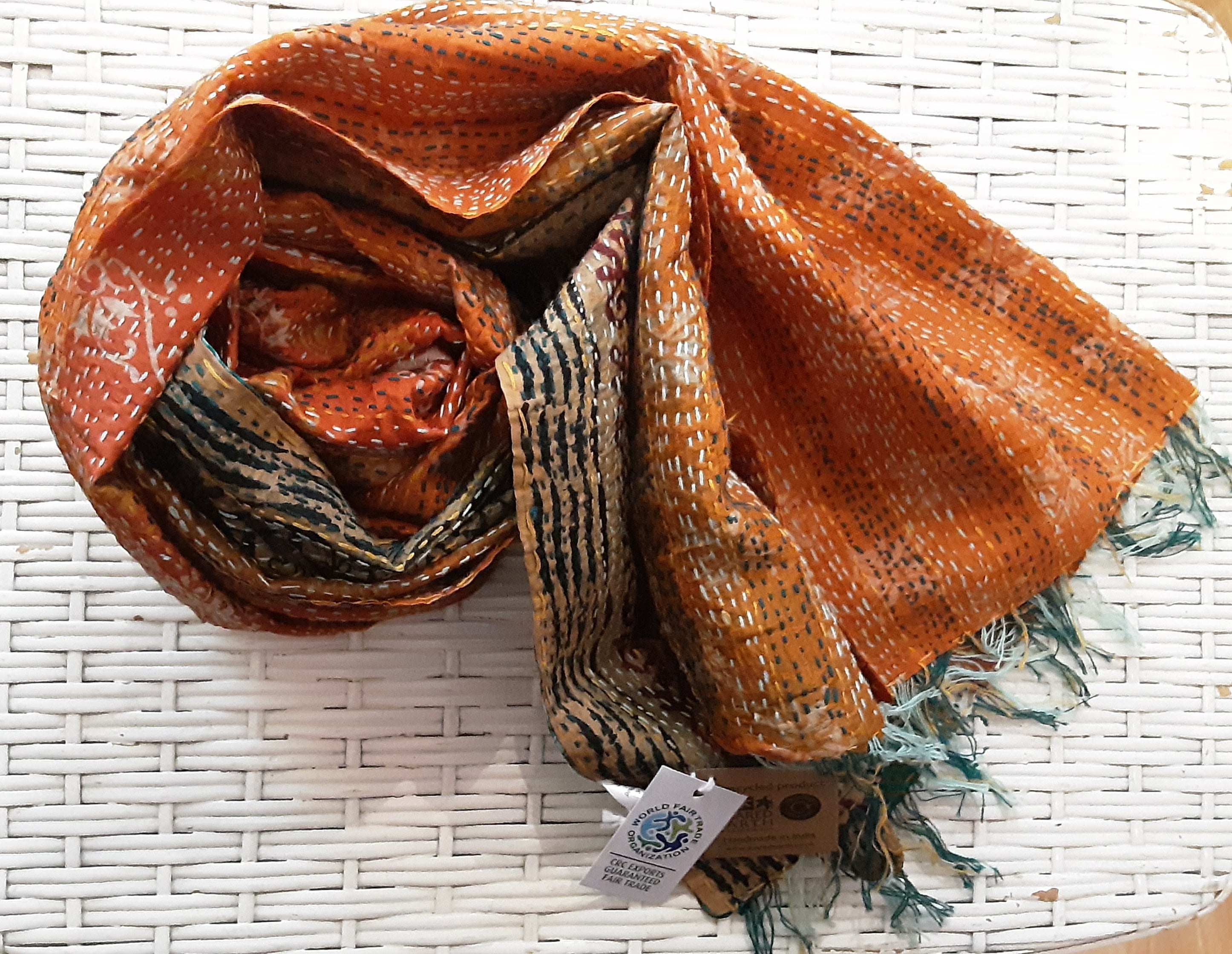 Sourire Multicolore Foulards et Echarpes Foulard Kantha soie brodée