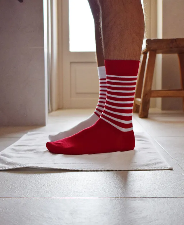 Juste Un T-shirt Chaussettes x Socksocket Les Paulette chaussettes dépareillées rayées coton