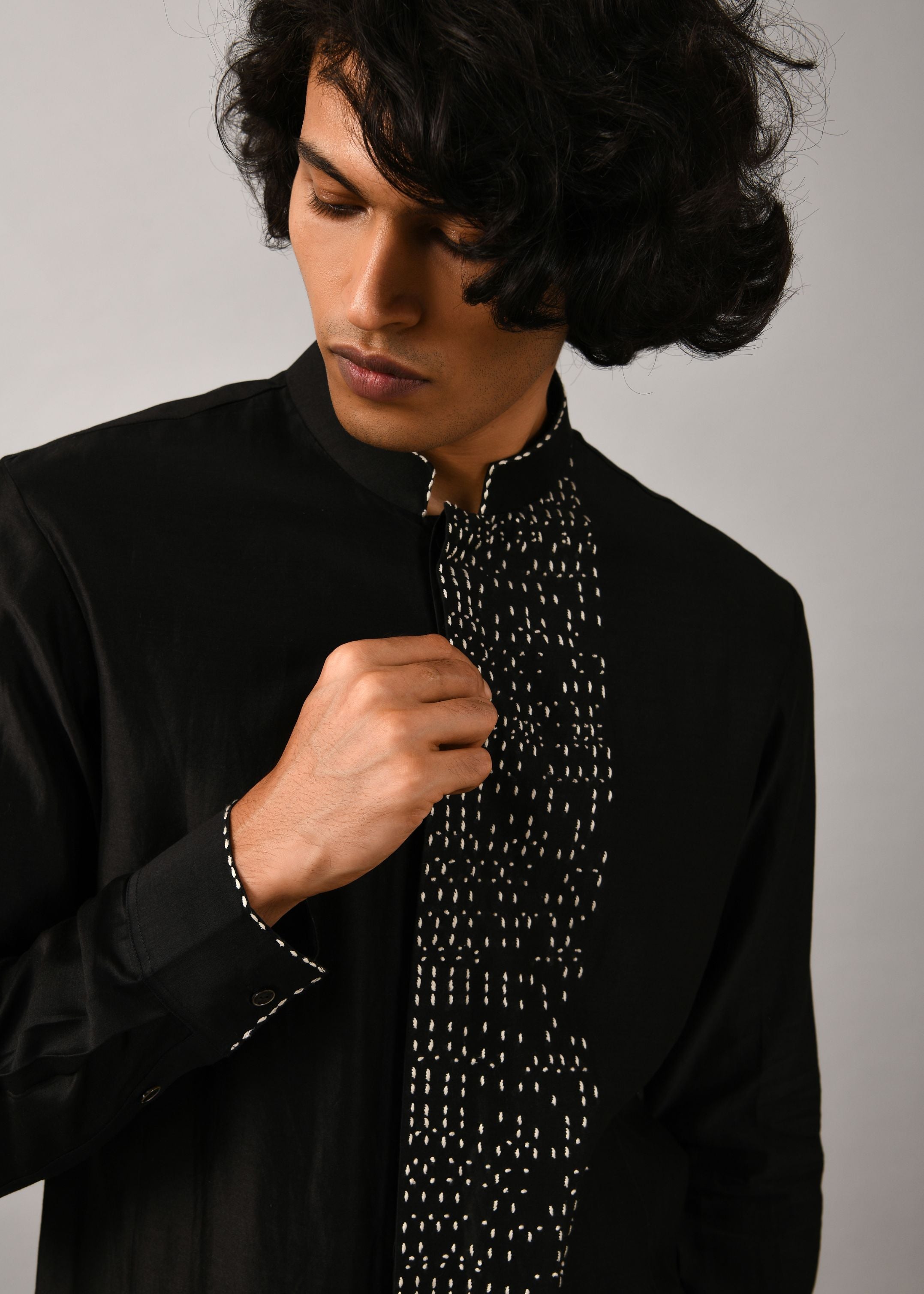 COUNTRYMADE Kurtas Black Morse Code Front Open Kurta noir brodé
