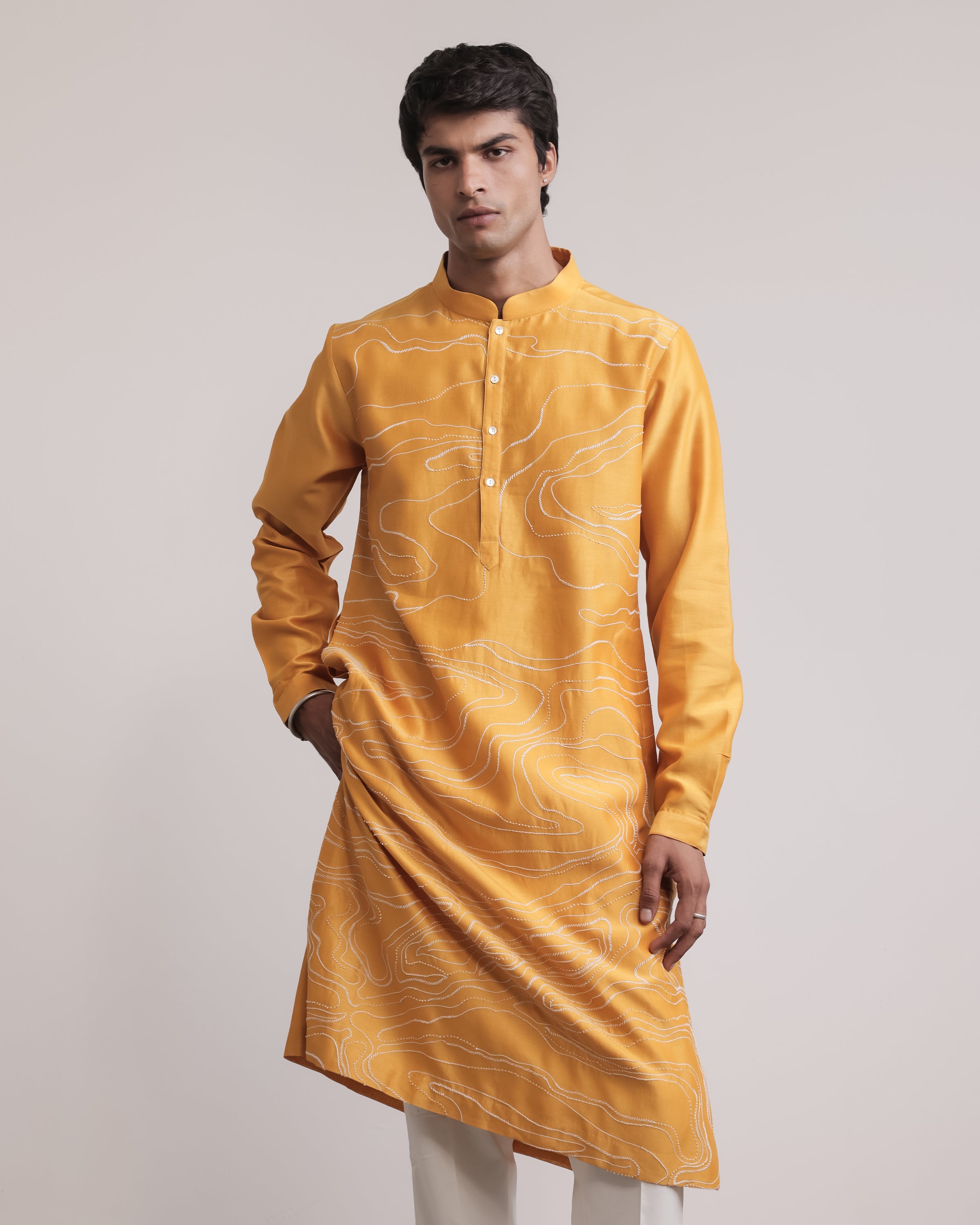 COUNTRYMADE Kurtas Pathway Outline Kurta Set ensemble kurta en soie Chanderi brodée