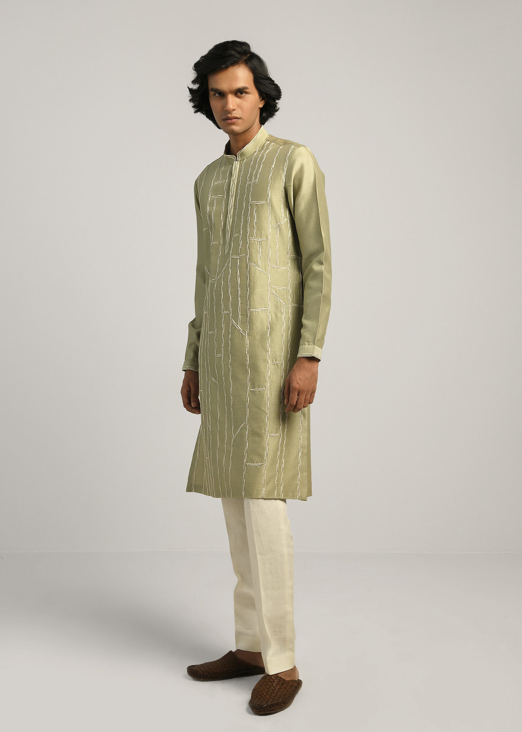 COUNTRYMADE Kurtas Rustic Lines Hand Embroidered Kurta Set ensemble vert sauge coton soie