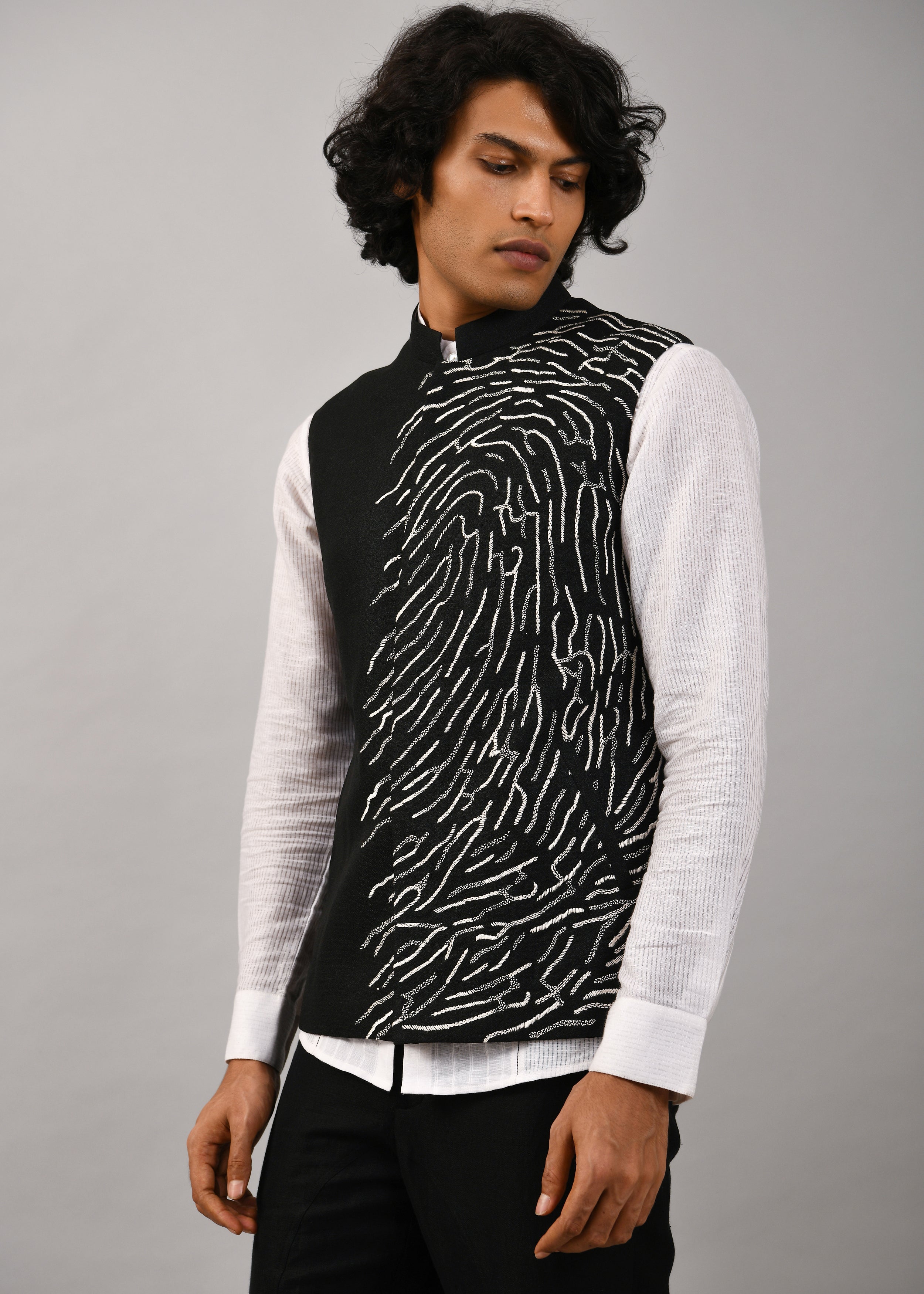 COUNTRYMADE Nehru Jackets Terrain Embroidered Bundi bundi noir en lin brodé M