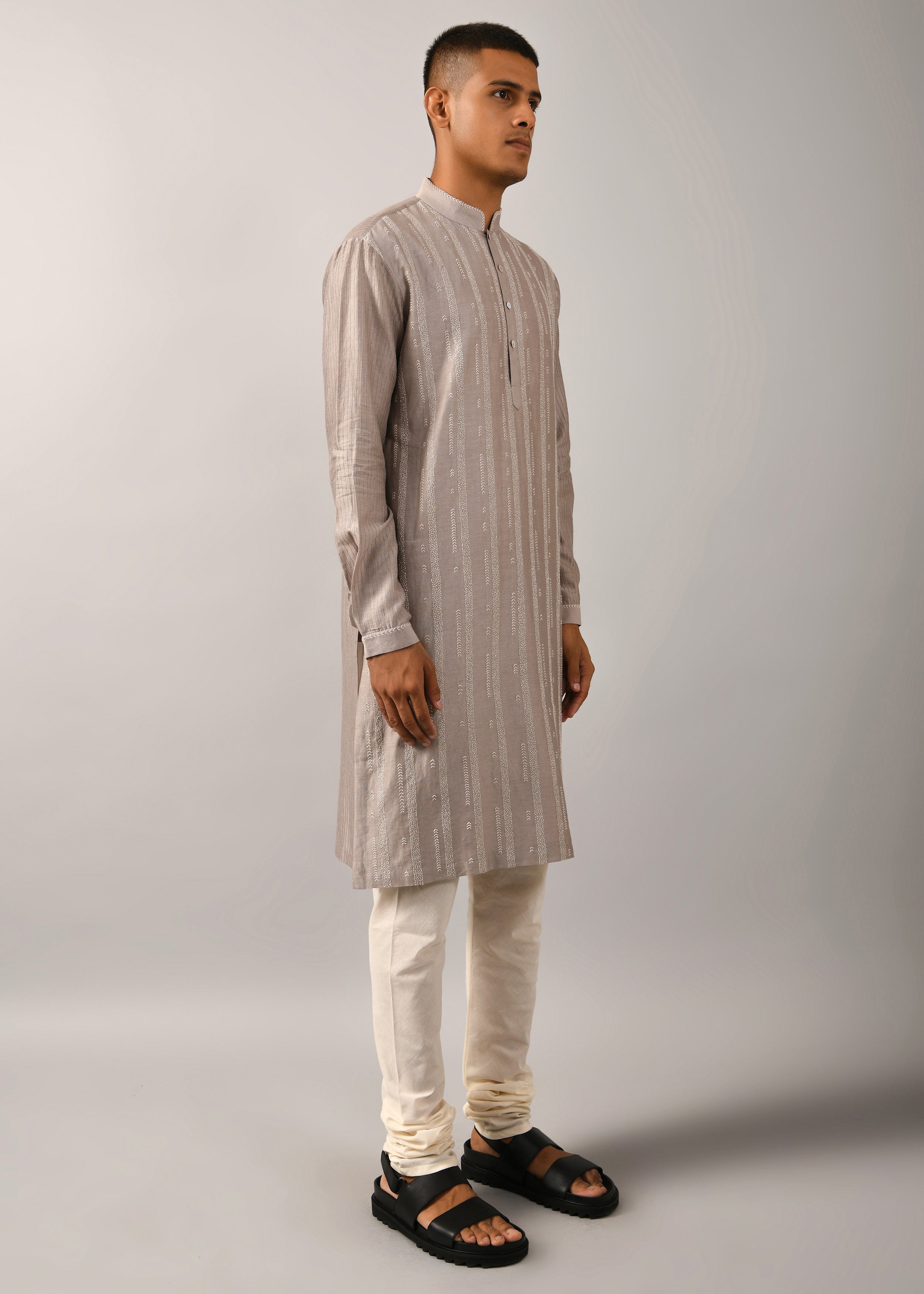 COUNTRYMADE Kurtas Contrail Hand Embroidered Kurta Set ensemble kurta gris S chanderi