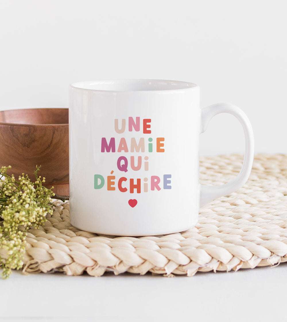 Juste Un T-shirt Mugs Une Mamie qui Déchire mug anse classique