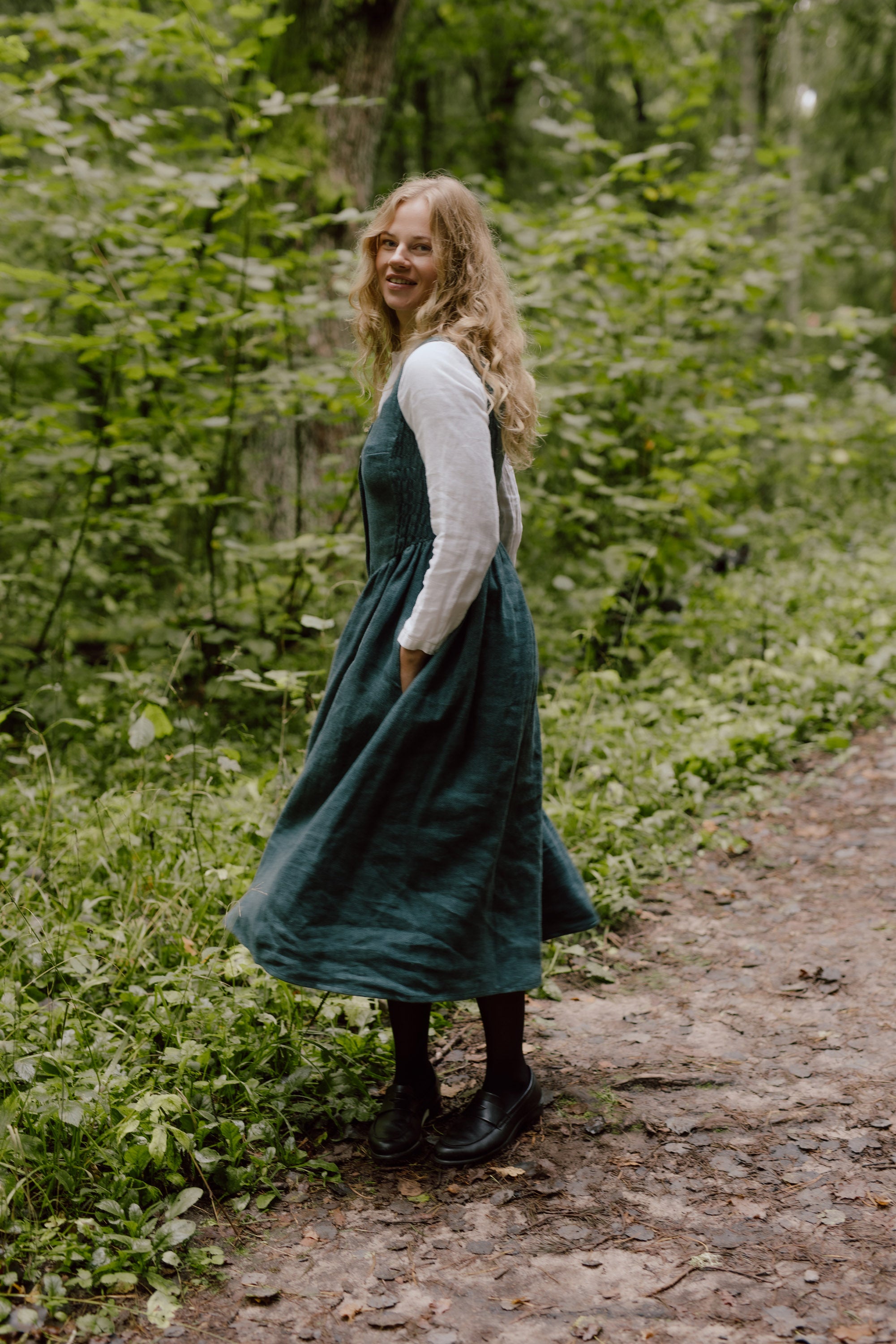 Laumė linen Linen Dresses Enola robe en lin bleu profond