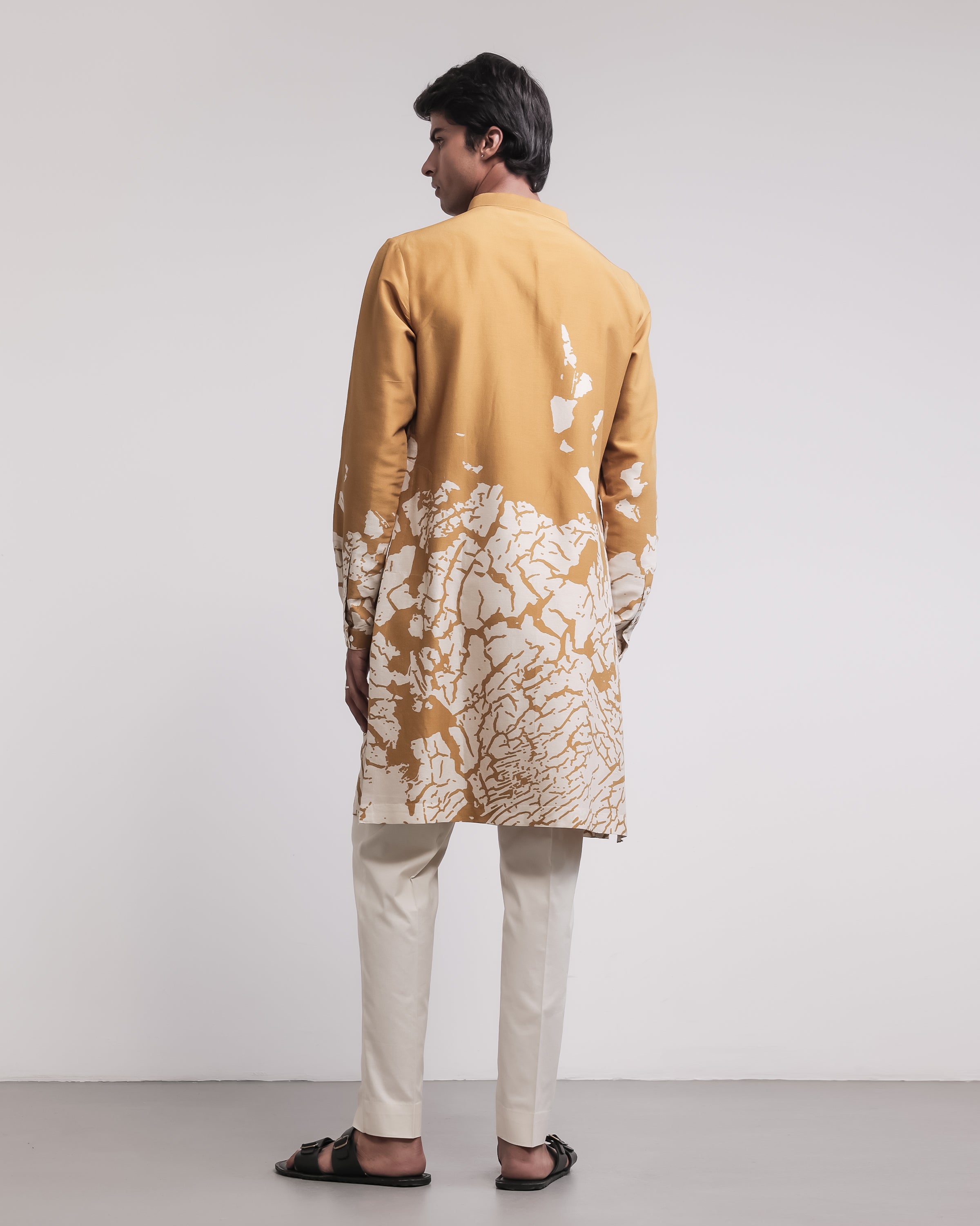 COUNTRYMADE Kurtas Wall Crack Kurta kurta en soie moutarde sur commande