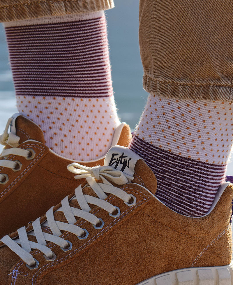 Juste Un T-shirt Chaussettes x Socksocket Les Elise chaussettes motifs dépareillés