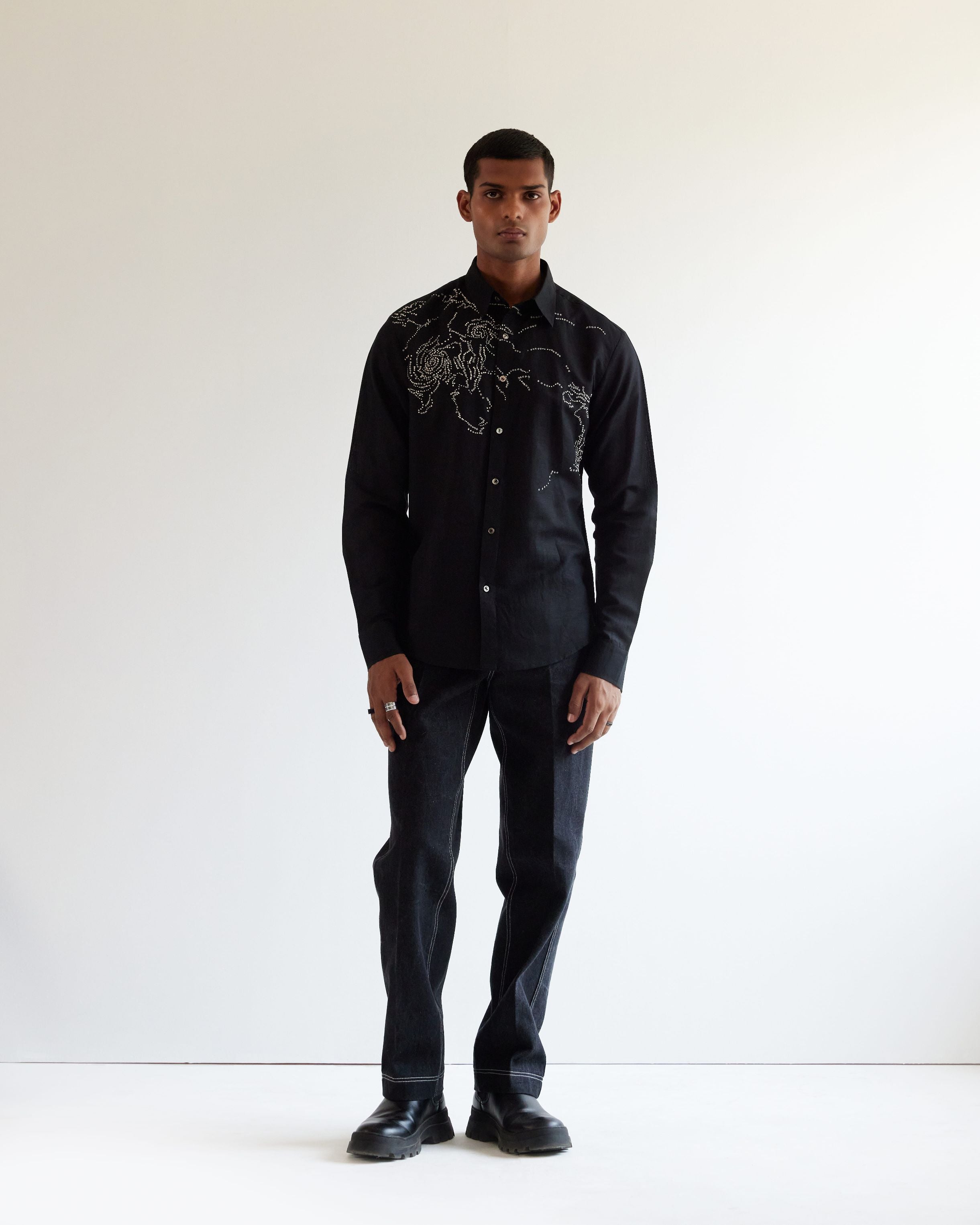 COUNTRYMADE Shirts Black Hole Embroidered Shirt chemise noire lin-coton