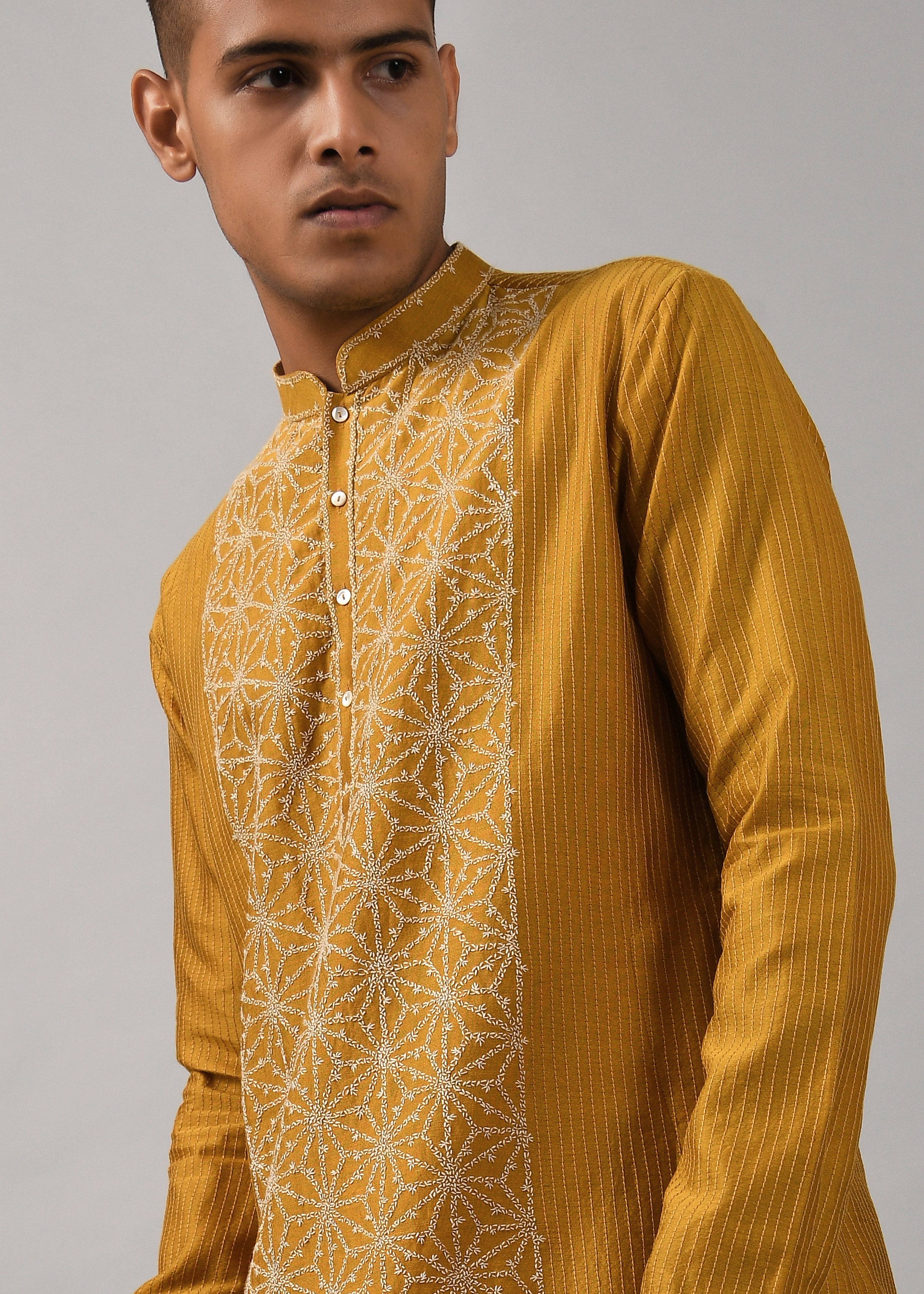 COUNTRYMADE Beyond the Clouds Dhruvtara ensemble kurta moutarde chanderi