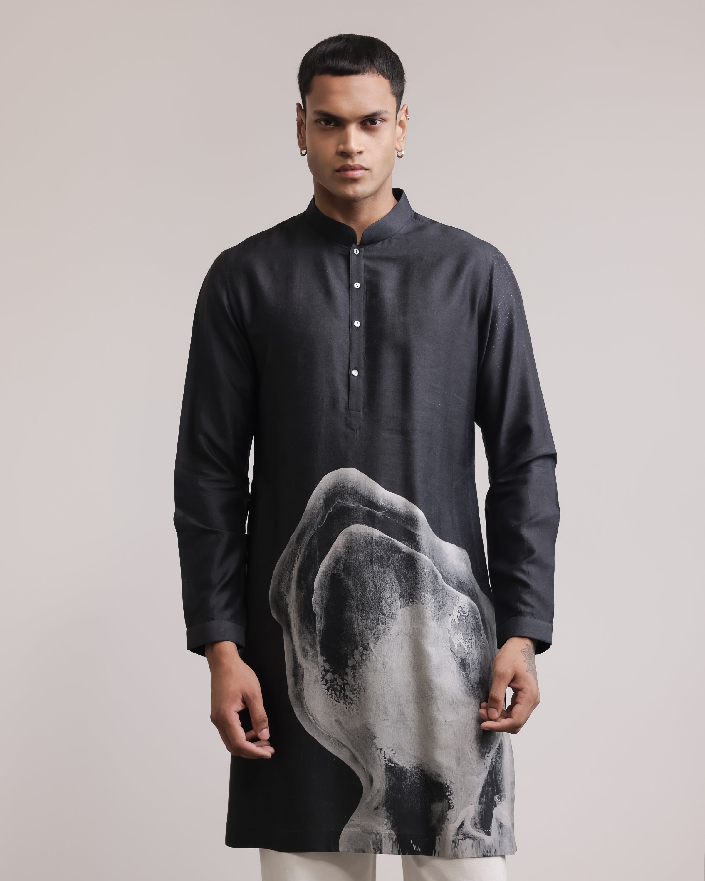 COUNTRYMADE Kurtas Obscured Halo Silk Print Kurta en soie sur mesure