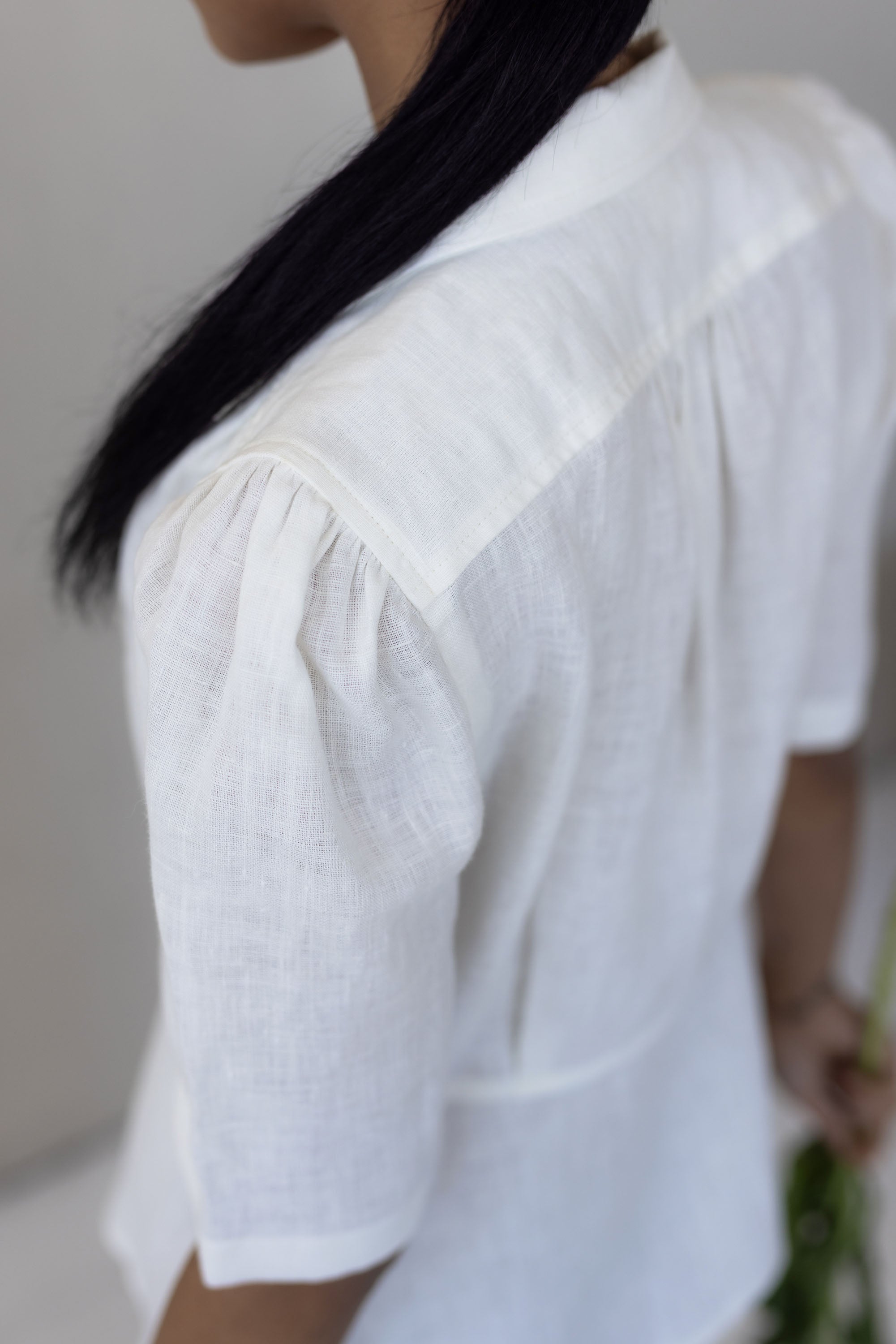Laumė linen Linen Tops Lyric chemise en lin bleu ciel manches bouffantes