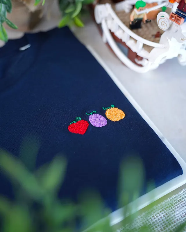 Juste Un T-shirt T-shirts Enfants Fruit du Démon T-shirt brodé enfant coton bio