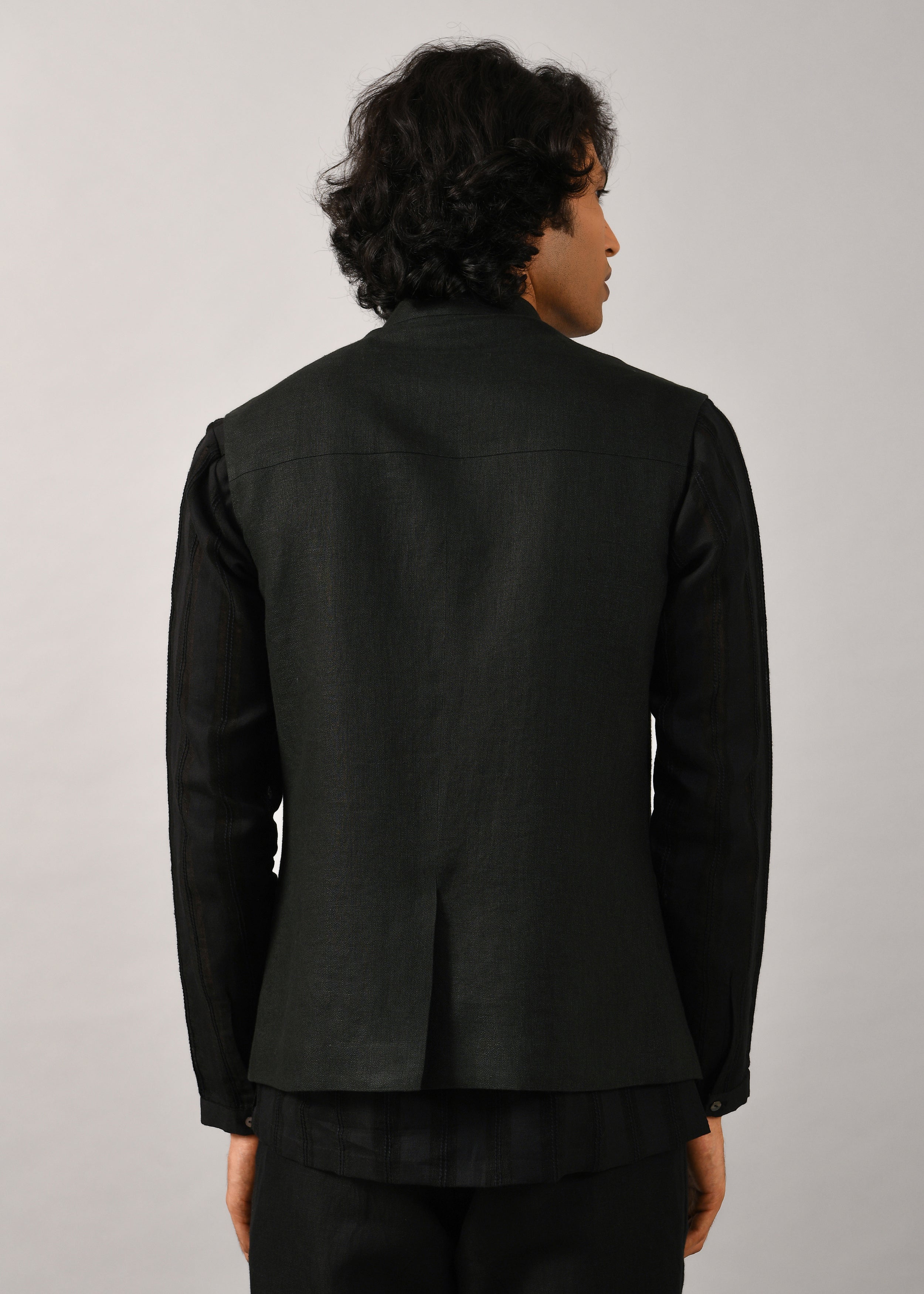 COUNTRYMADE Nehru Jackets Cloud Embroidered Bundi veste sans manches noire en lin