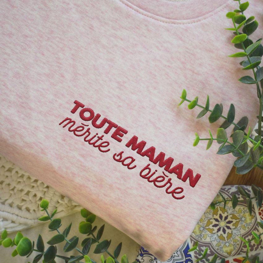 Juste Un T-shirt Sweats Brodés Toute Maman mérite sa bière sweat
