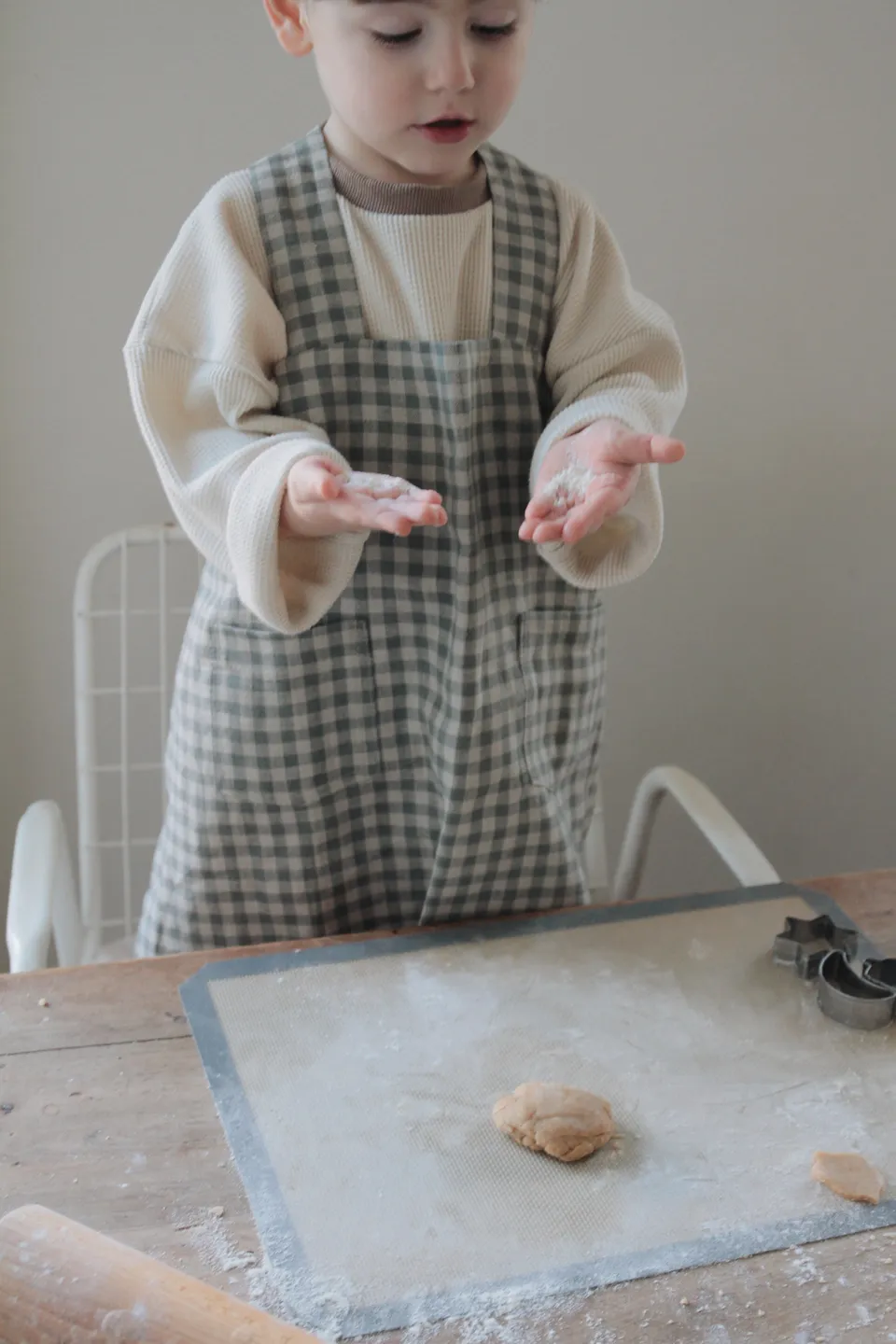 Laumė linen Kids Clothing DIRVOLIRA tablier croisé enfant en lin naturel