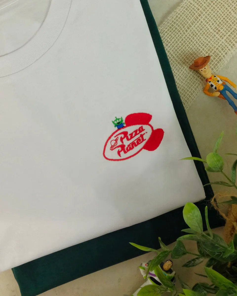 Juste Un T-shirt T-shirts Brodés Pizza Planet T-shirt coton biologique