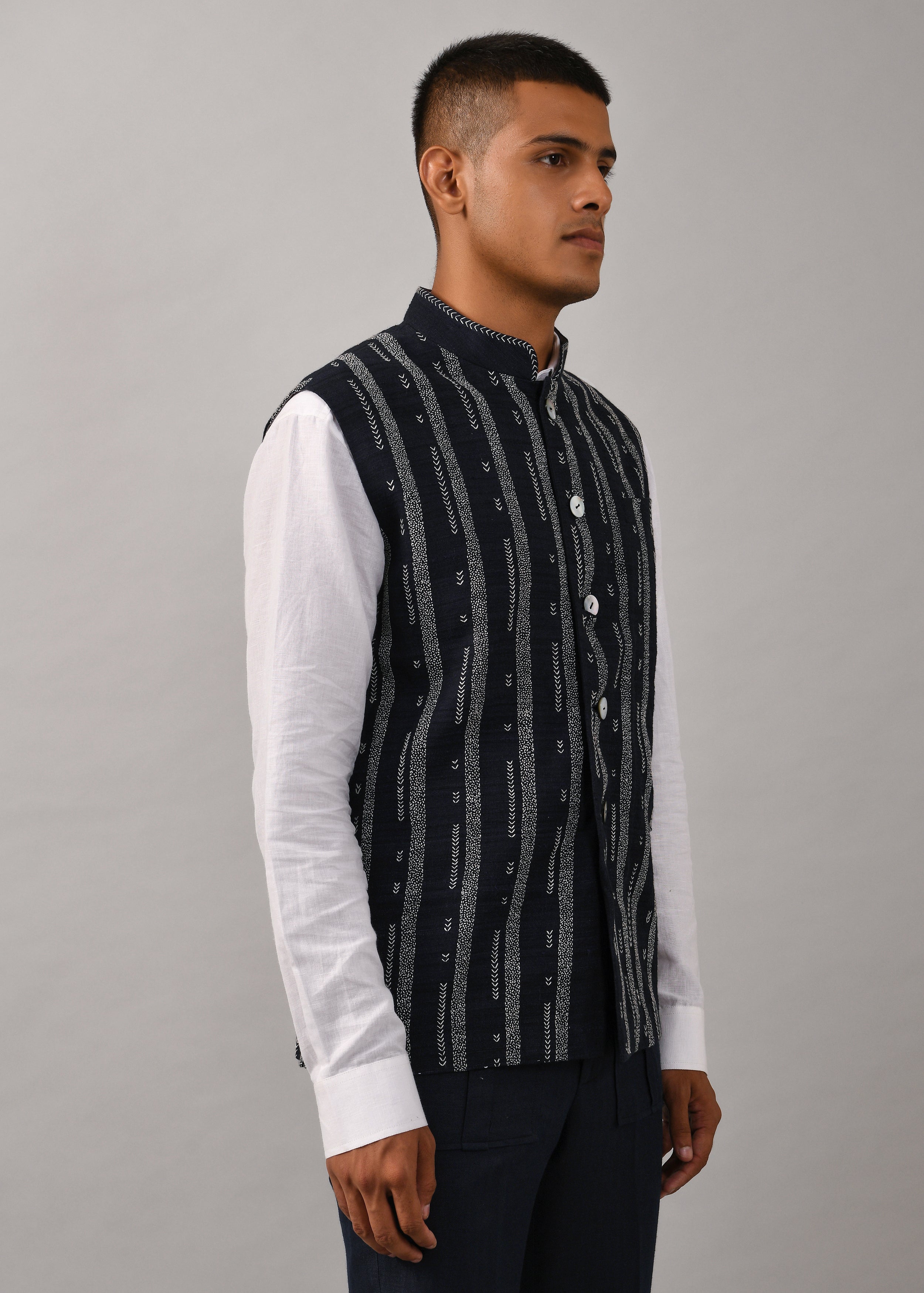 COUNTRYMADE Nehru Jackets Contrail Embroidered Bundi bundi bleu marine coton soie