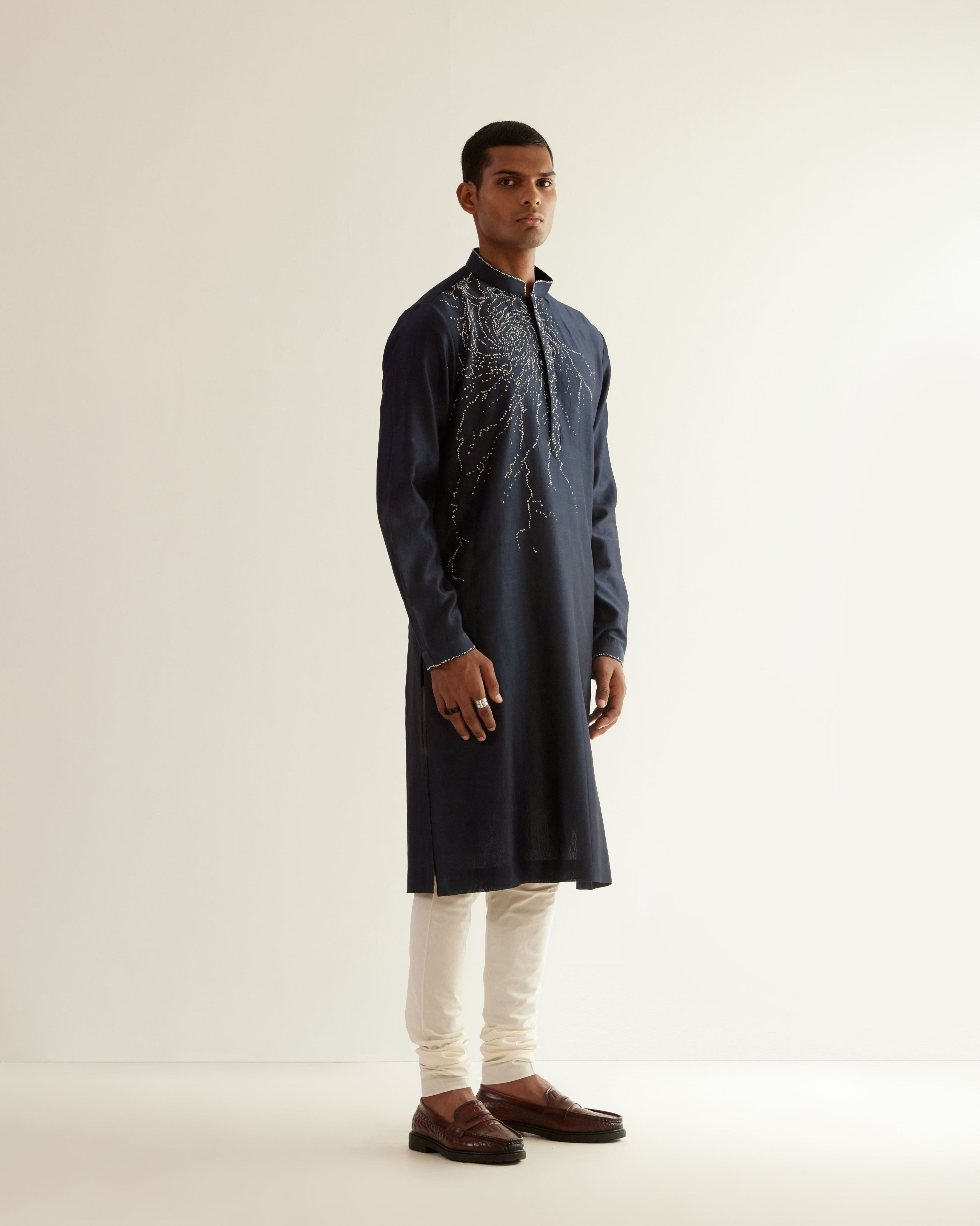 COUNTRYMADE Kurtas Black Hole Placement Embroidery Kurta Set ensemble brodé marine