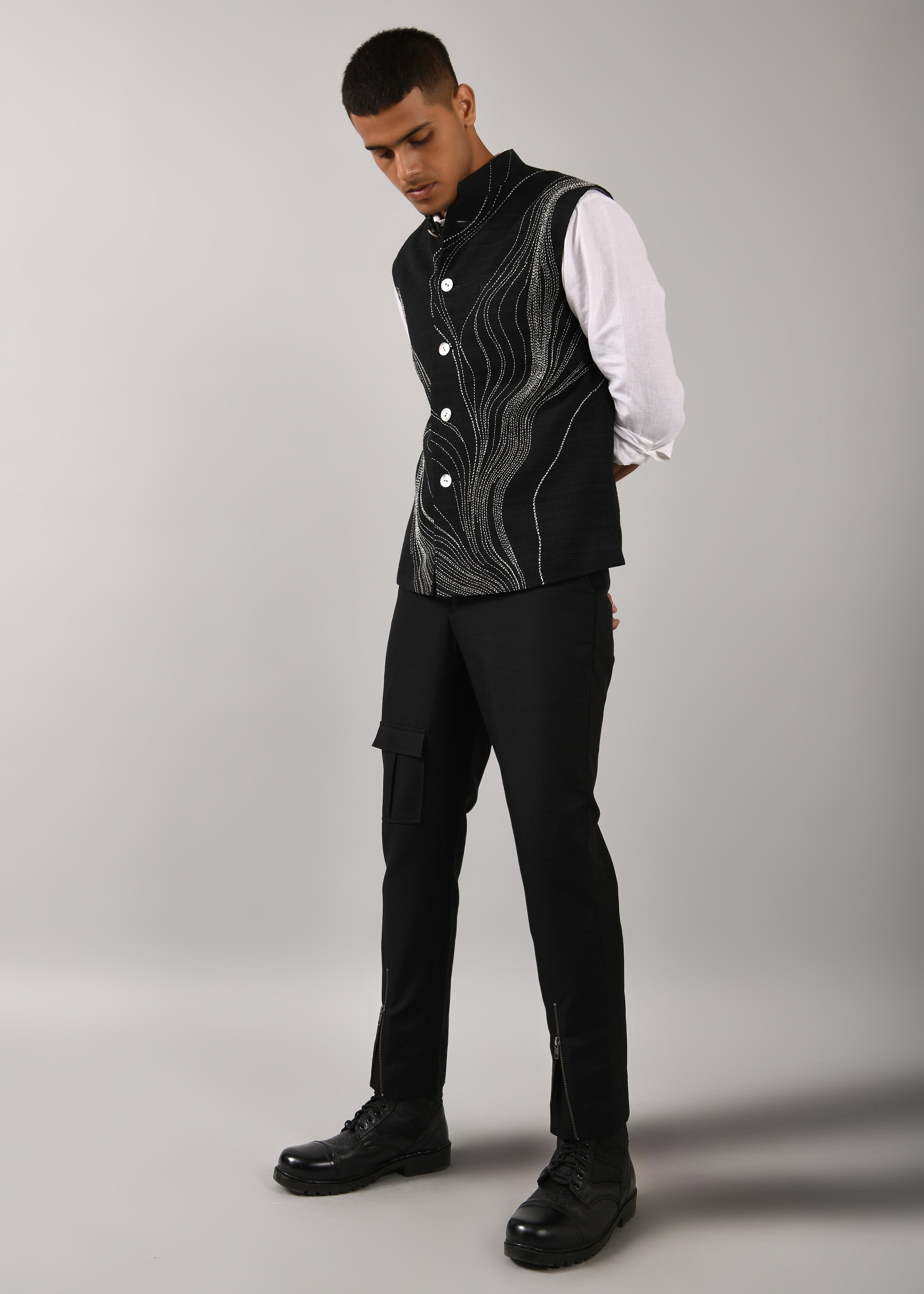 COUNTRYMADE Nehru Jackets Horizon Embroidered Bundi veste noire M coton-soie