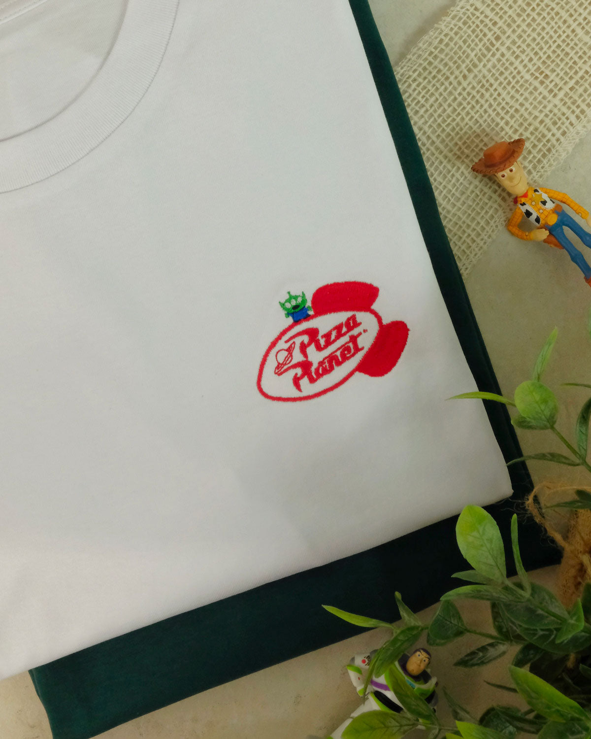 Juste Un T-shirt T-shirts Brodés Pizza Planet T-shirt coton biologique