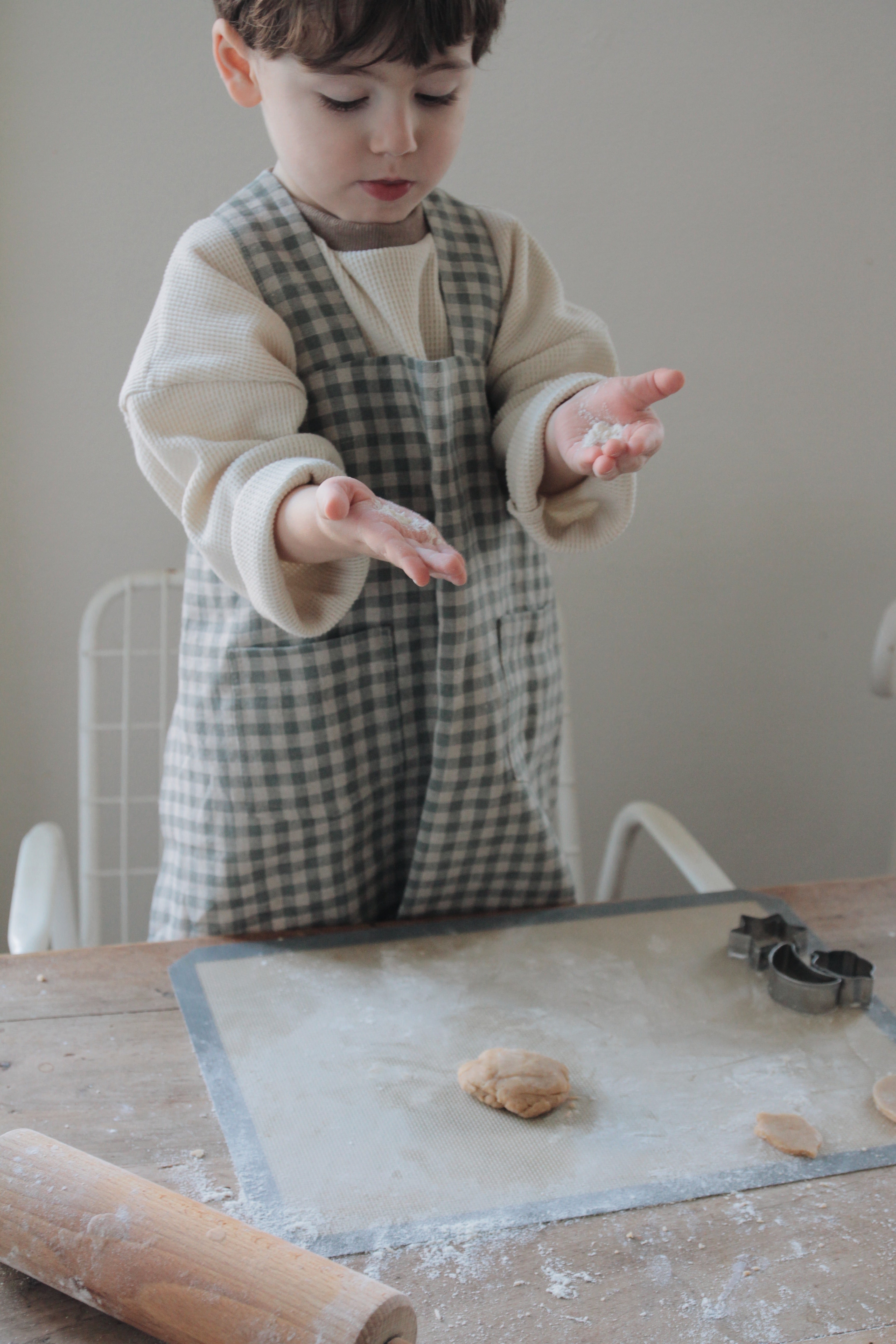Laumė linen Kids Clothing DIRVOLIRA tablier croisé enfant en lin naturel