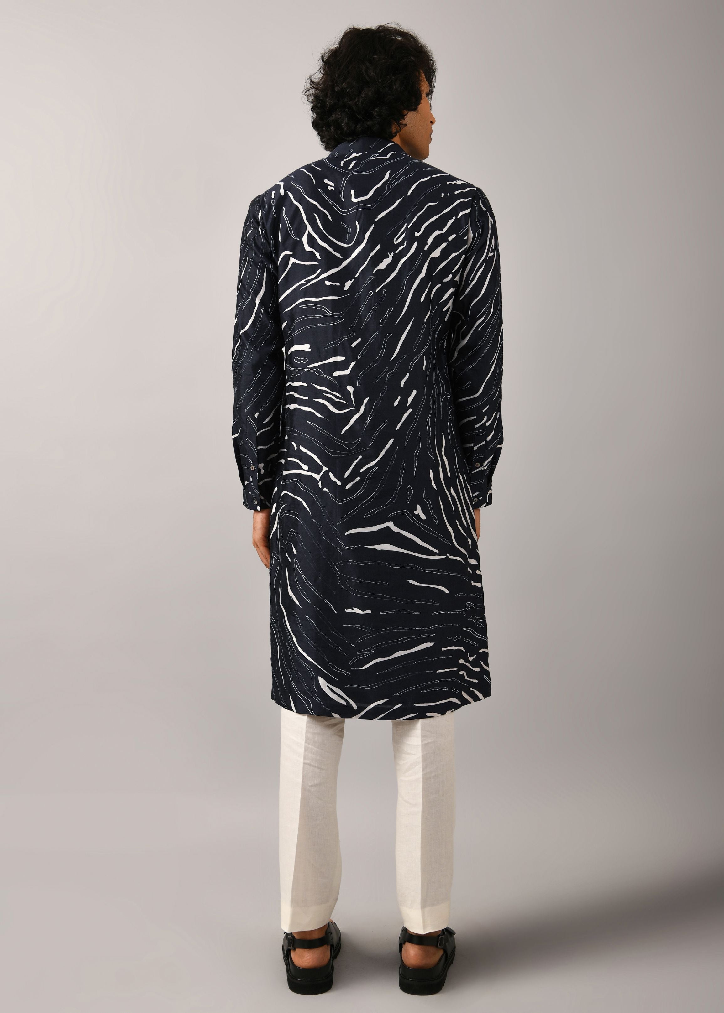 COUNTRYMADE Kurtas Navy Terrain Maize Kurta kurta bleu marine en coton soie imprimé