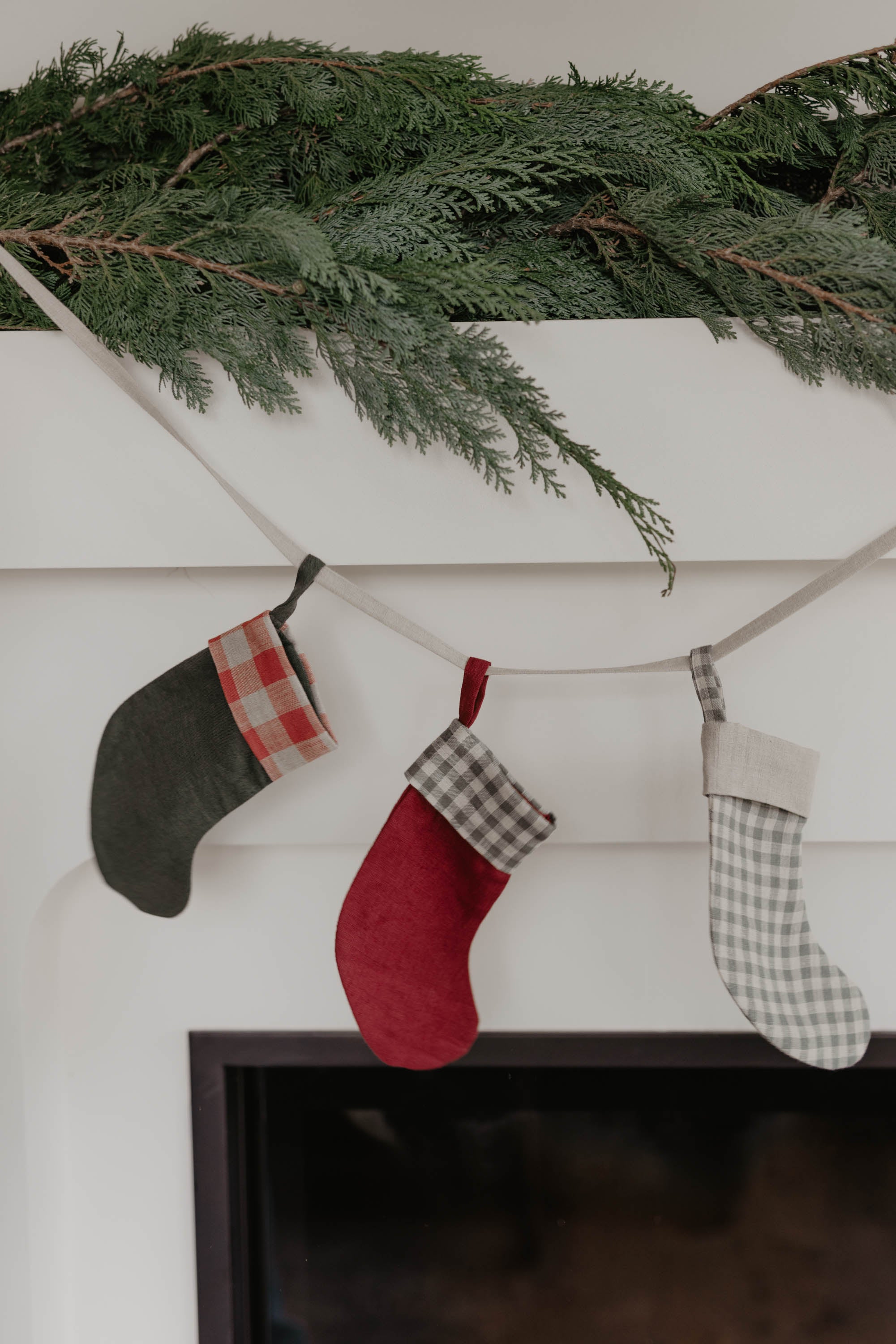 Laumė linen Christmas Linen guirlande de chaussettes de Noël Evergreen Joy lin