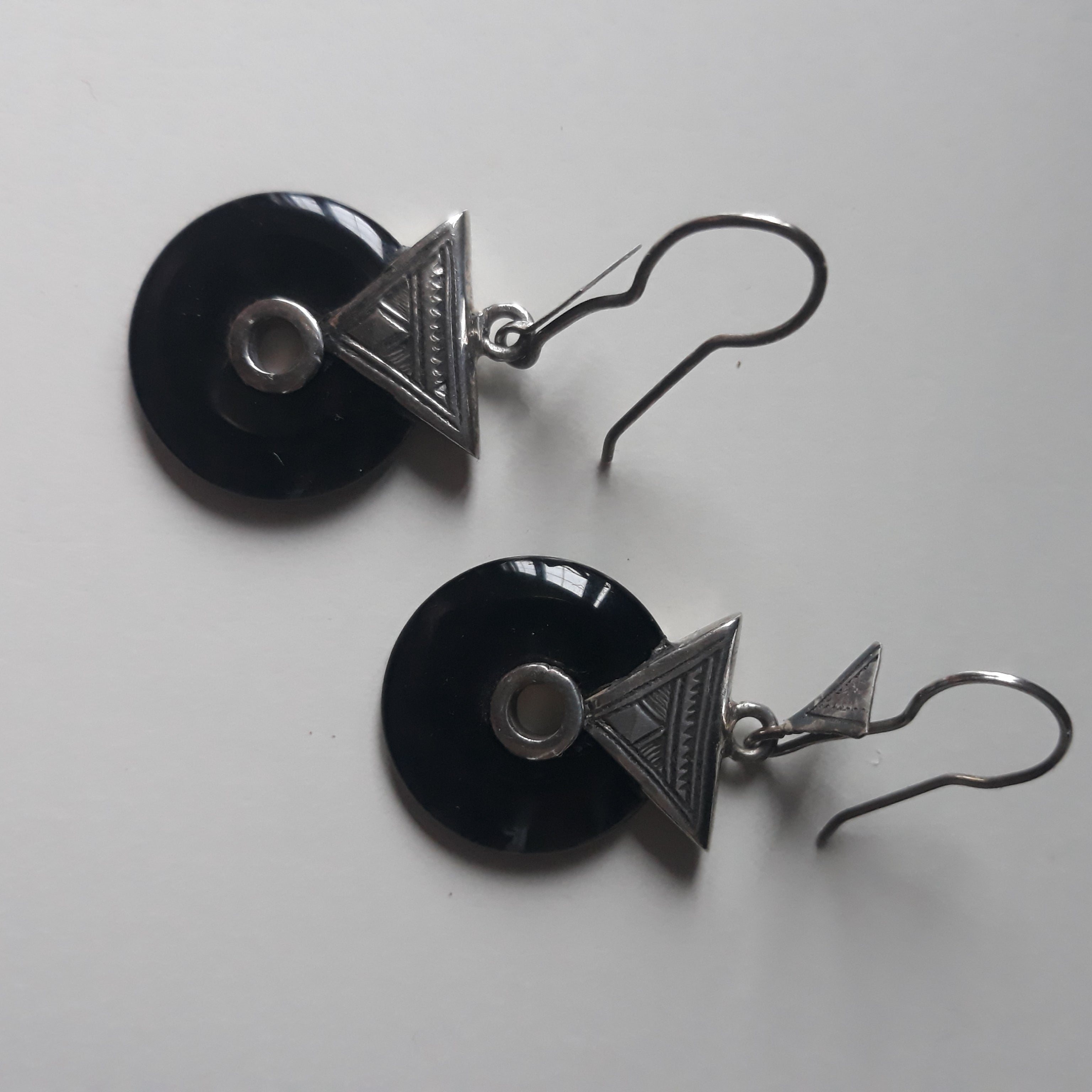 Sourire Multicolore Boucles d'oreilles touarègues rond onyx argent