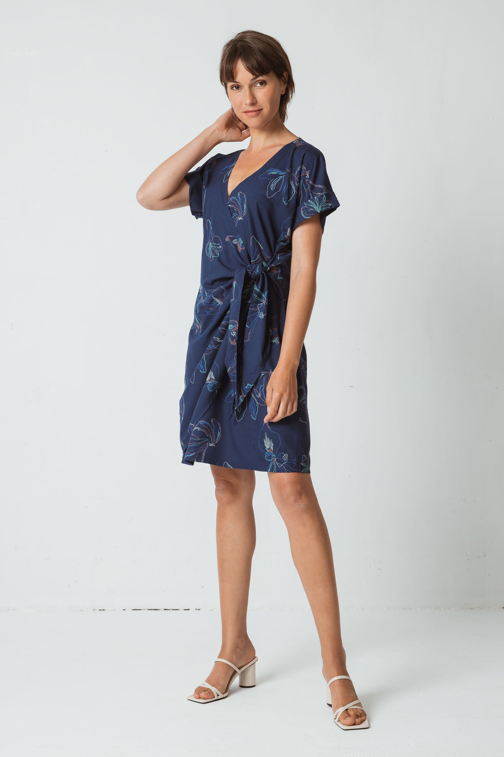 Sourire Multicolore Robes Belate robe portefeuille EcoVero bleue