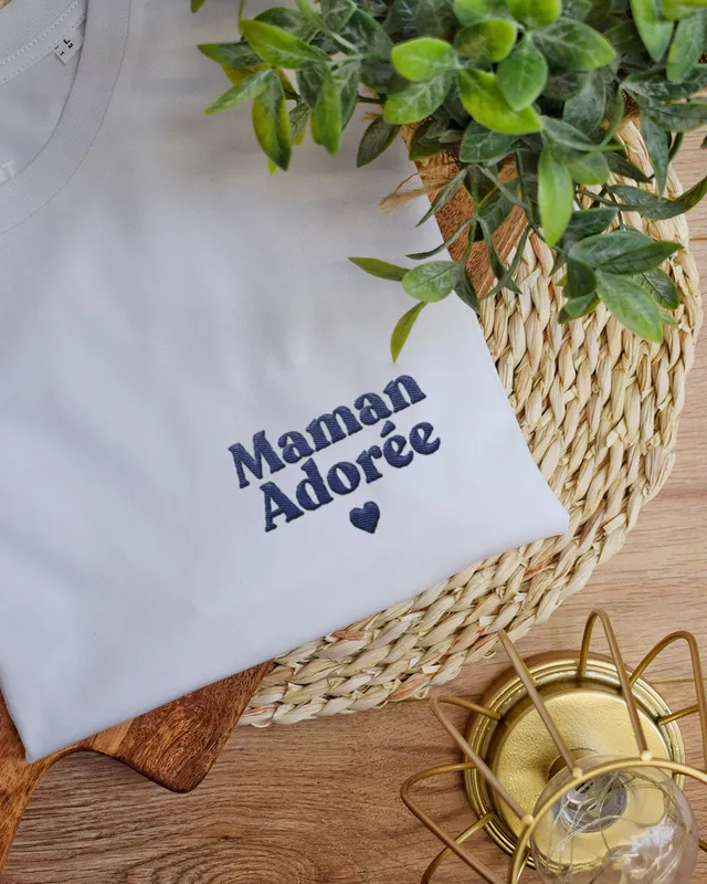 Juste Un T-shirt T-shirts Brodés Maman Adorée T-shirt femme