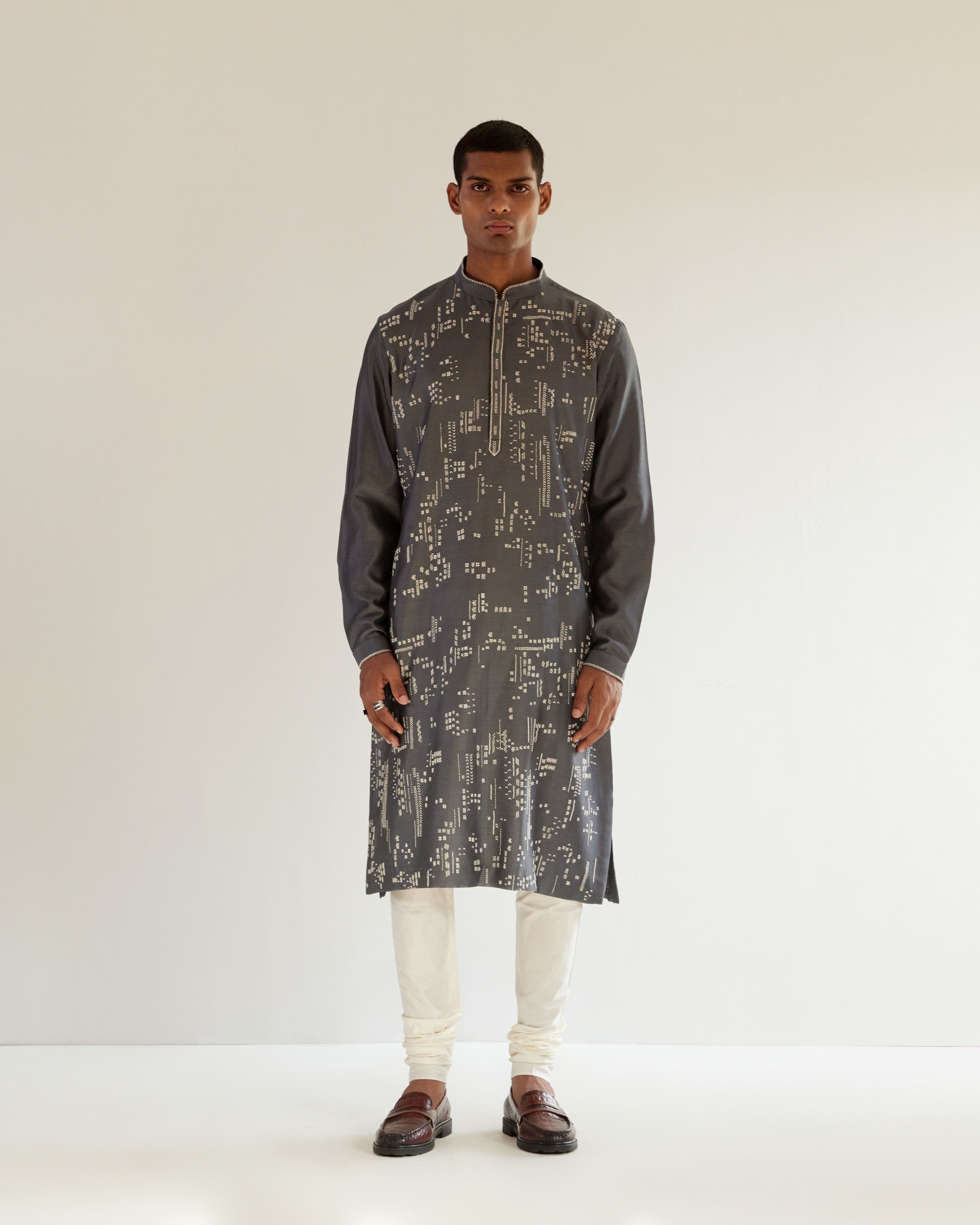 COUNTRYMADE Kurtas Linear Scattered Hand Embroidery Kurta Set ensemble gris