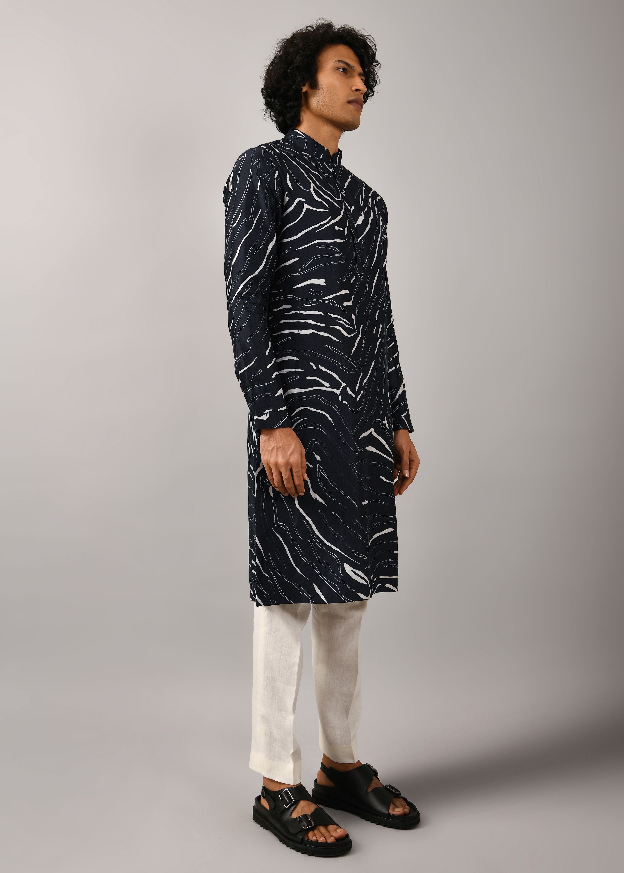 COUNTRYMADE Kurtas Navy Terrain Maize Kurta kurta bleu marine en coton soie imprimé