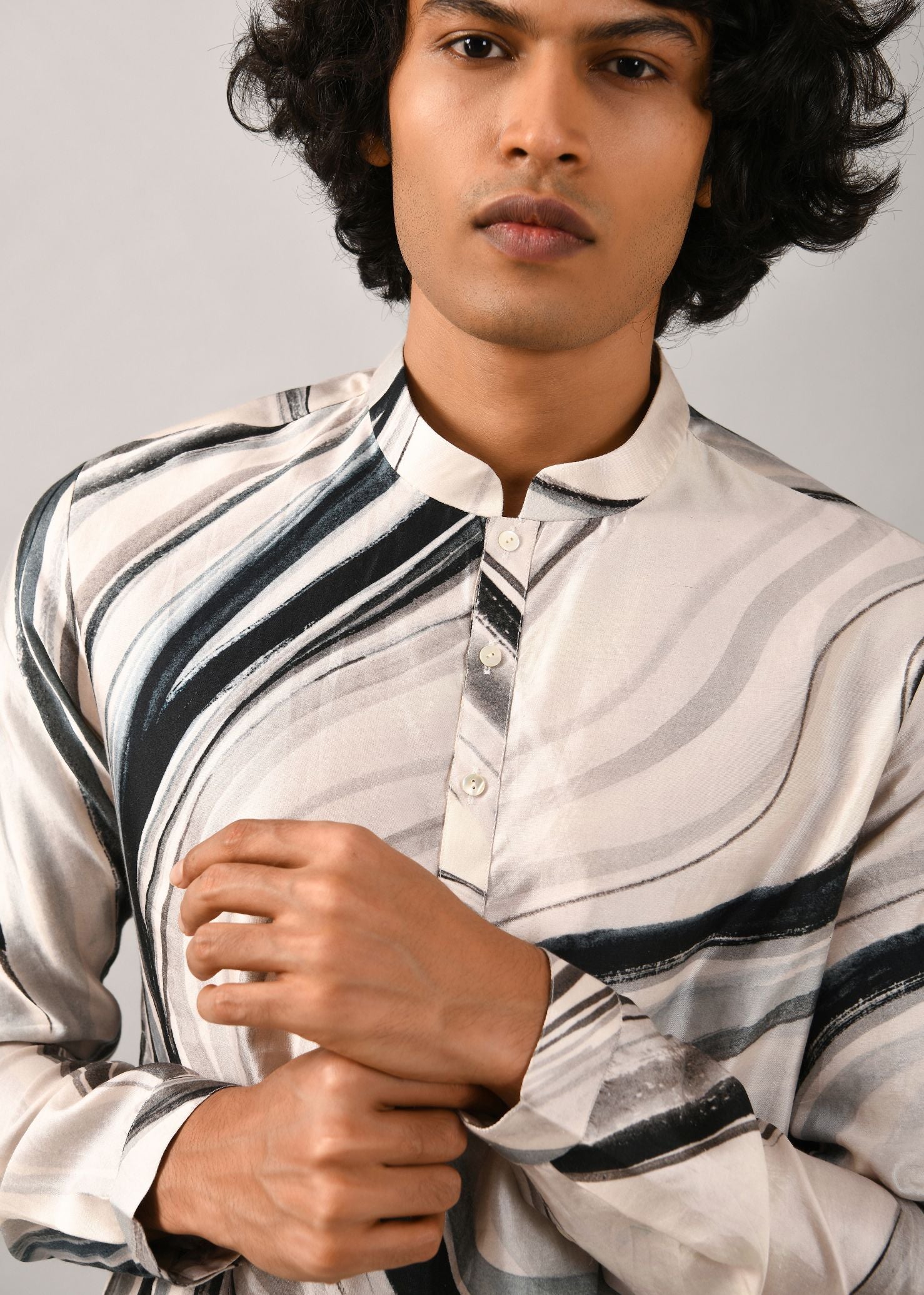 COUNTRYMADE Kurtas Airborne Strokes Kurta kurta en soie imprimé