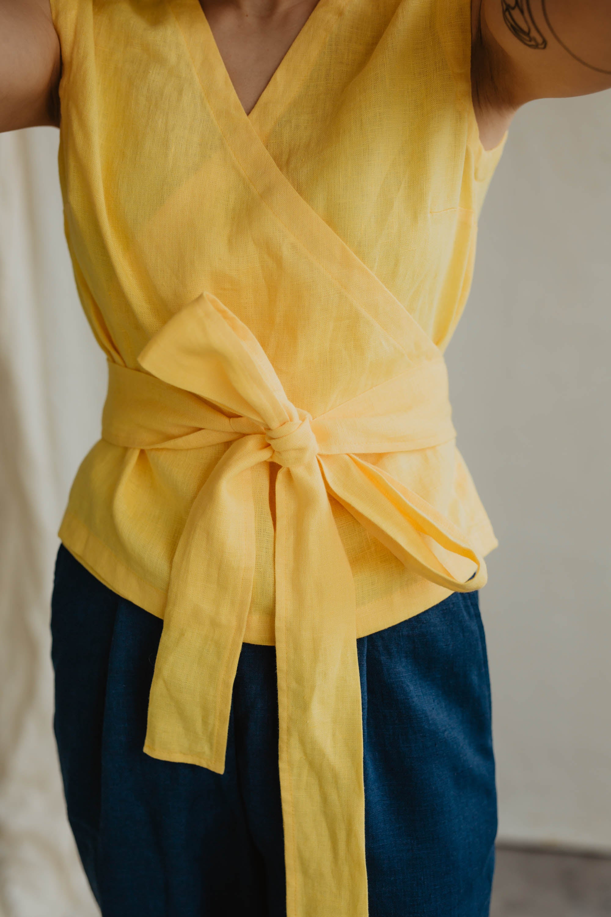 Laumė linen Linen Tops Smiltė top jaune soleil en lin
