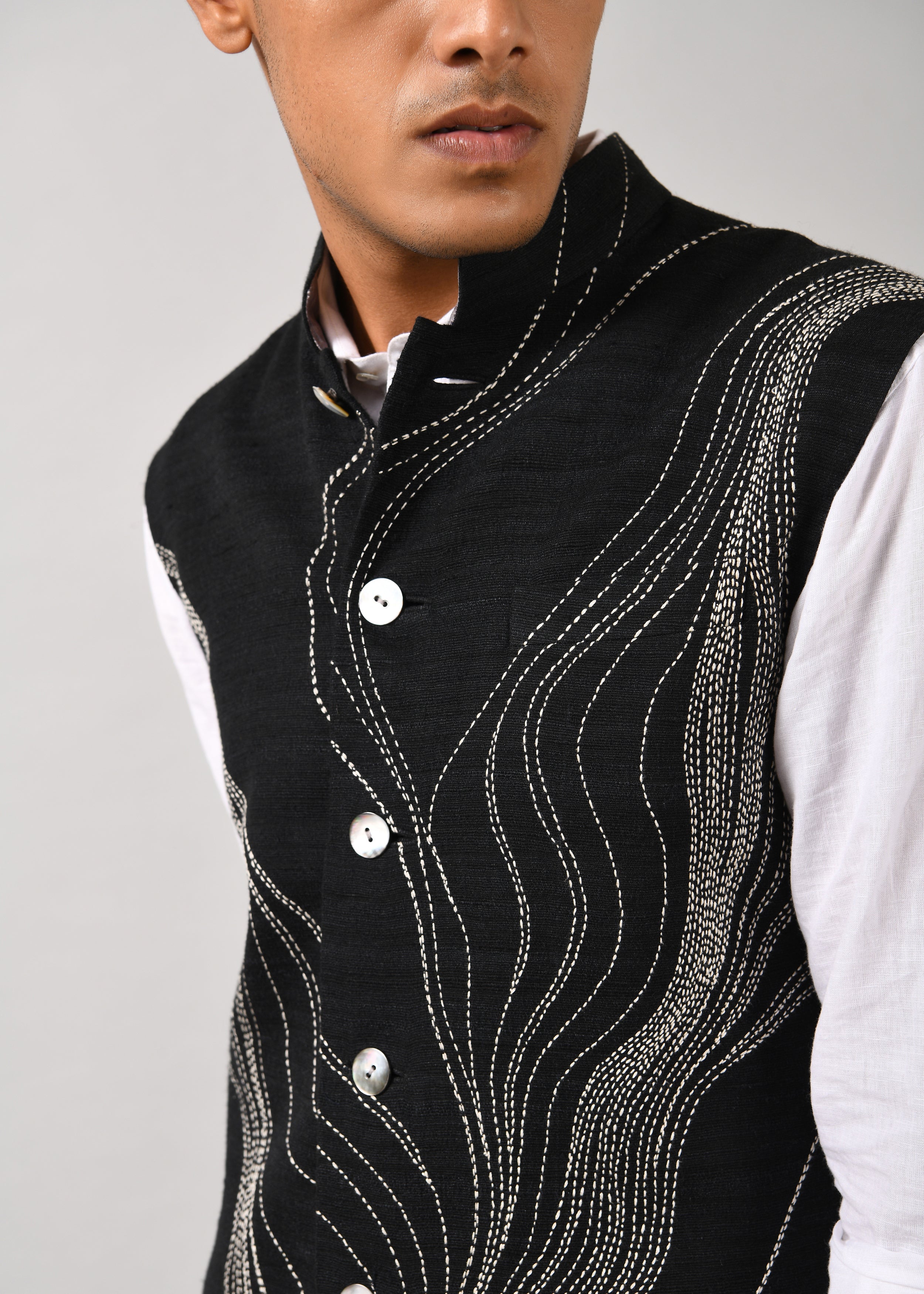 COUNTRYMADE Nehru Jackets Horizon Embroidered Bundi veste noire M coton-soie