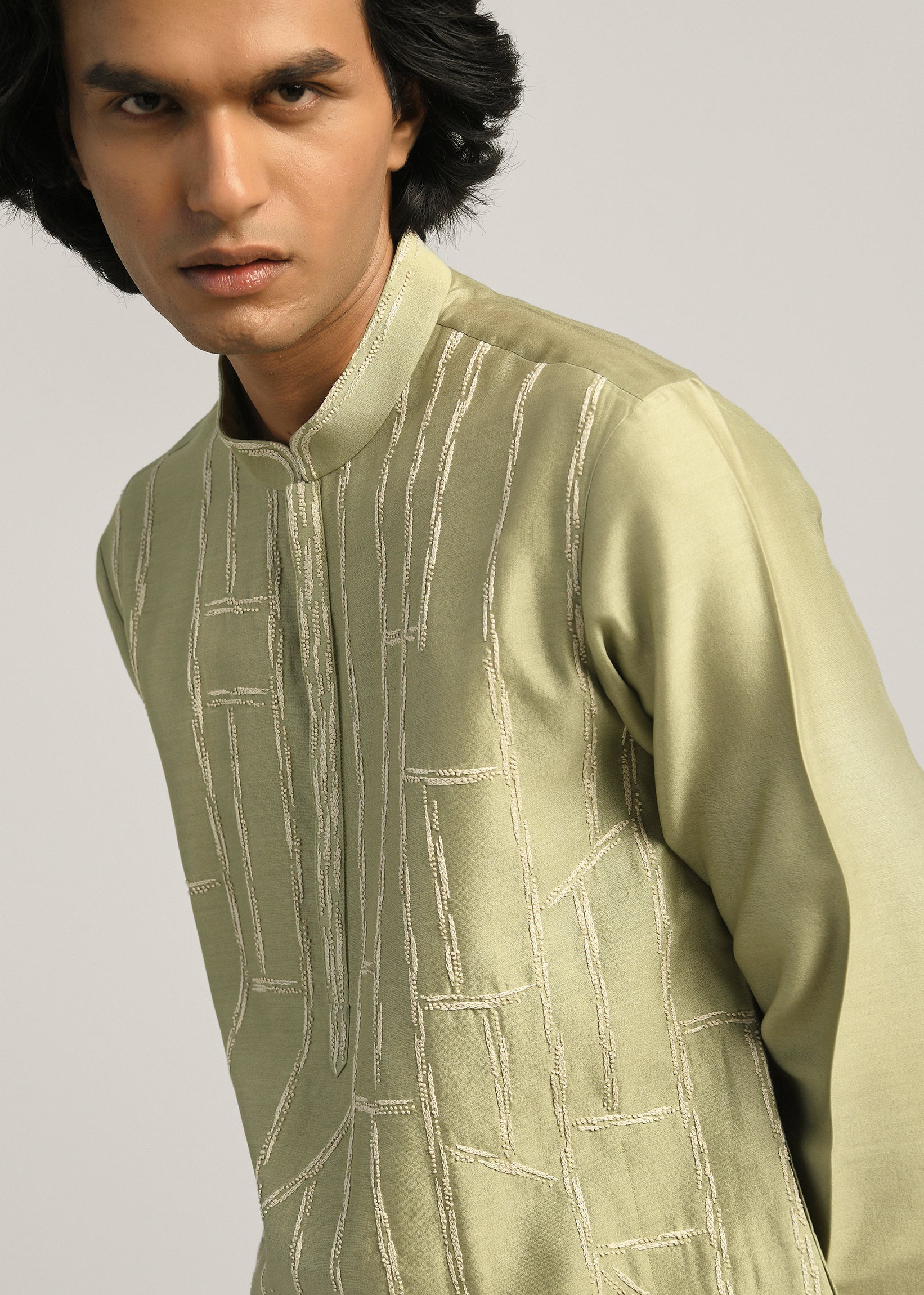 COUNTRYMADE Kurtas Rustic Lines Hand Embroidered Kurta Set ensemble vert sauge coton soie