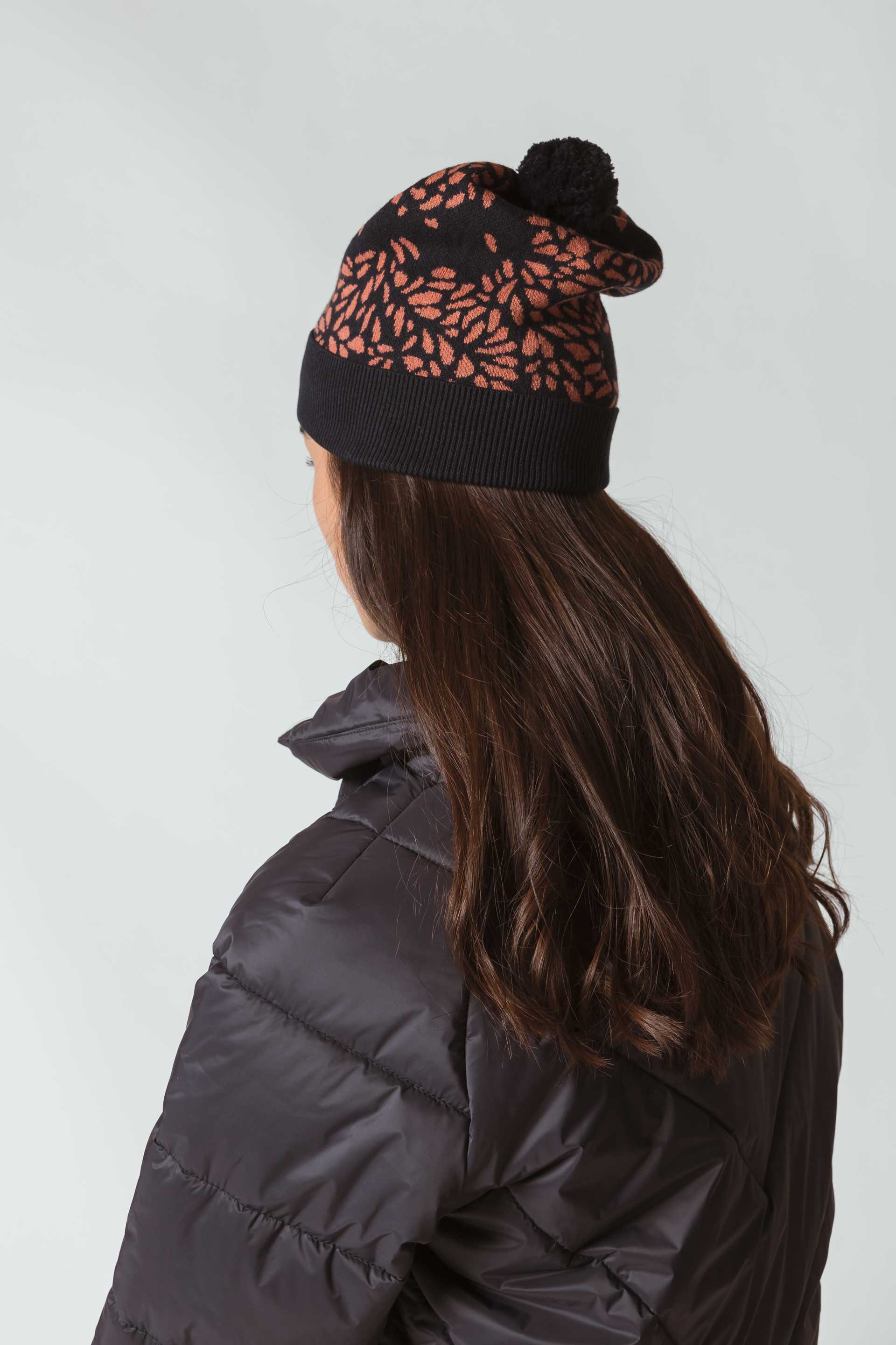 Sourire Multicolore Bonnets Bonnet Onati feuilles oranges, coton bio, fond bleu marine