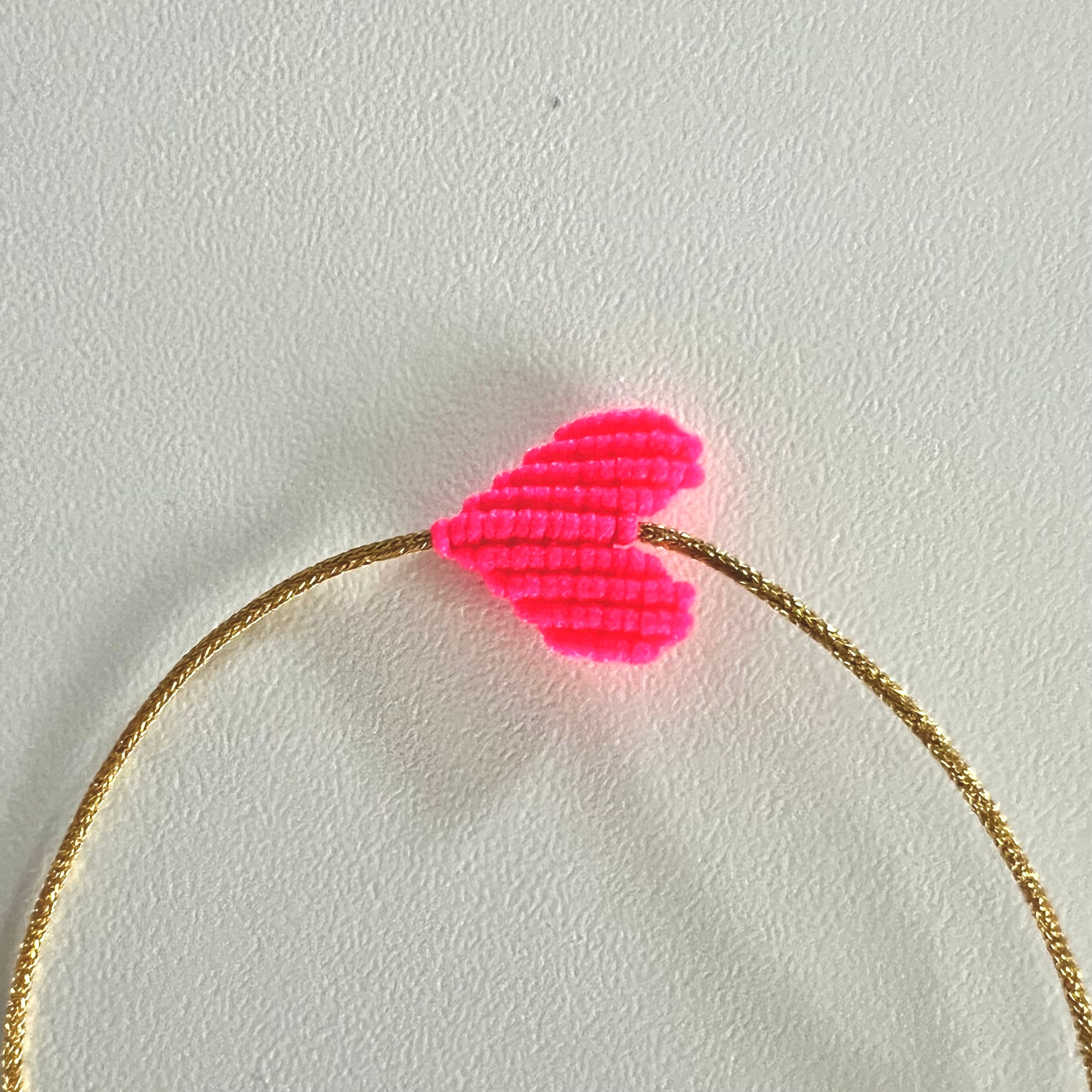 PANTRUCHE Bracelet Bracelet cœur macramé doré rose ou rouge