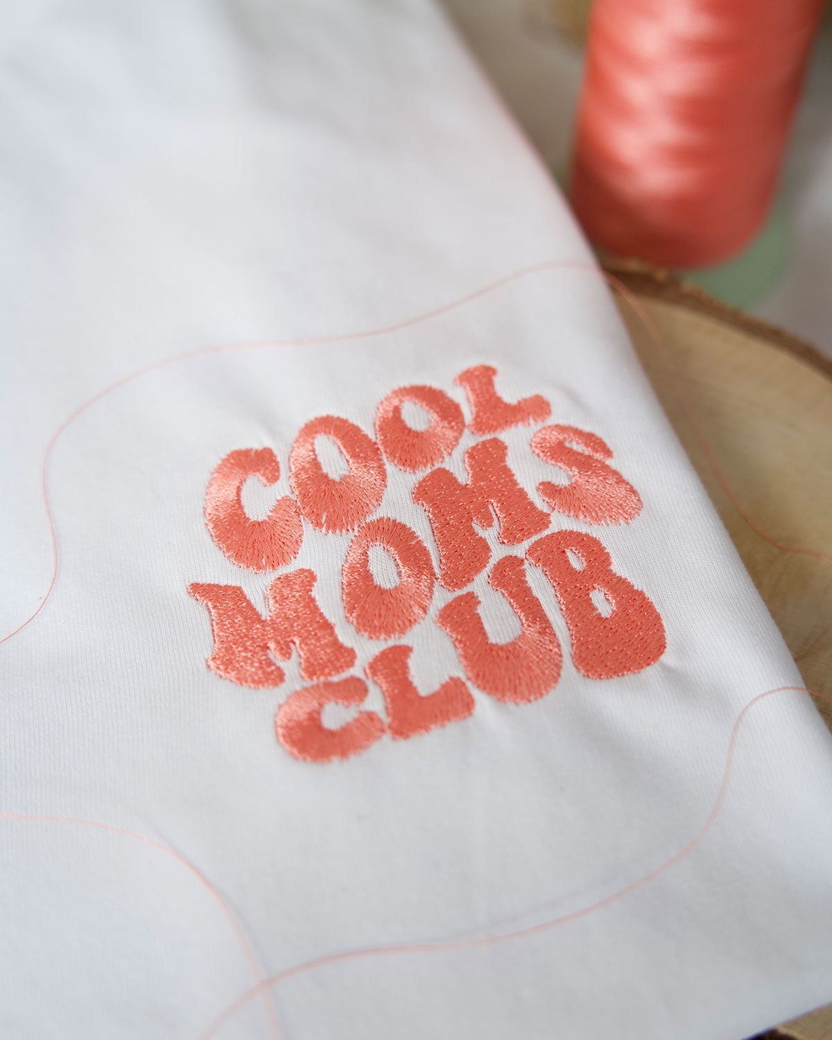 Juste Un T-shirt T-shirts Brodés Cool Moms Club t-shirt brodé coton bio