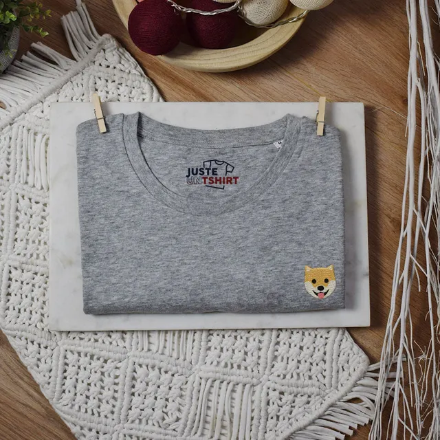 Juste Un T-shirt T-shirts Brodés Chien t-shirt brodé blanc