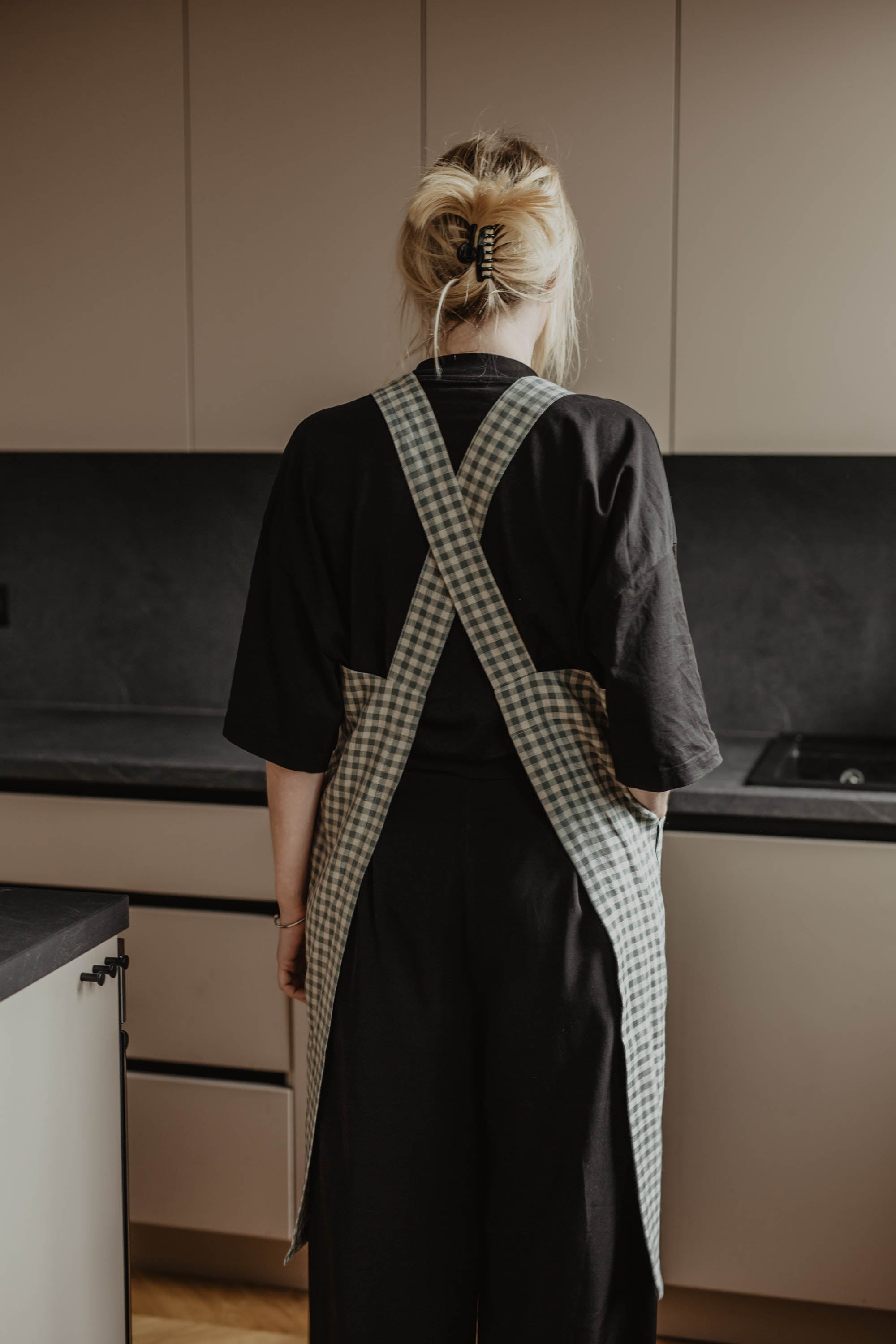Laumė linen Home Edit DIRVOLIRA tablier japonais en lin à bretelles croisées, 2 poches