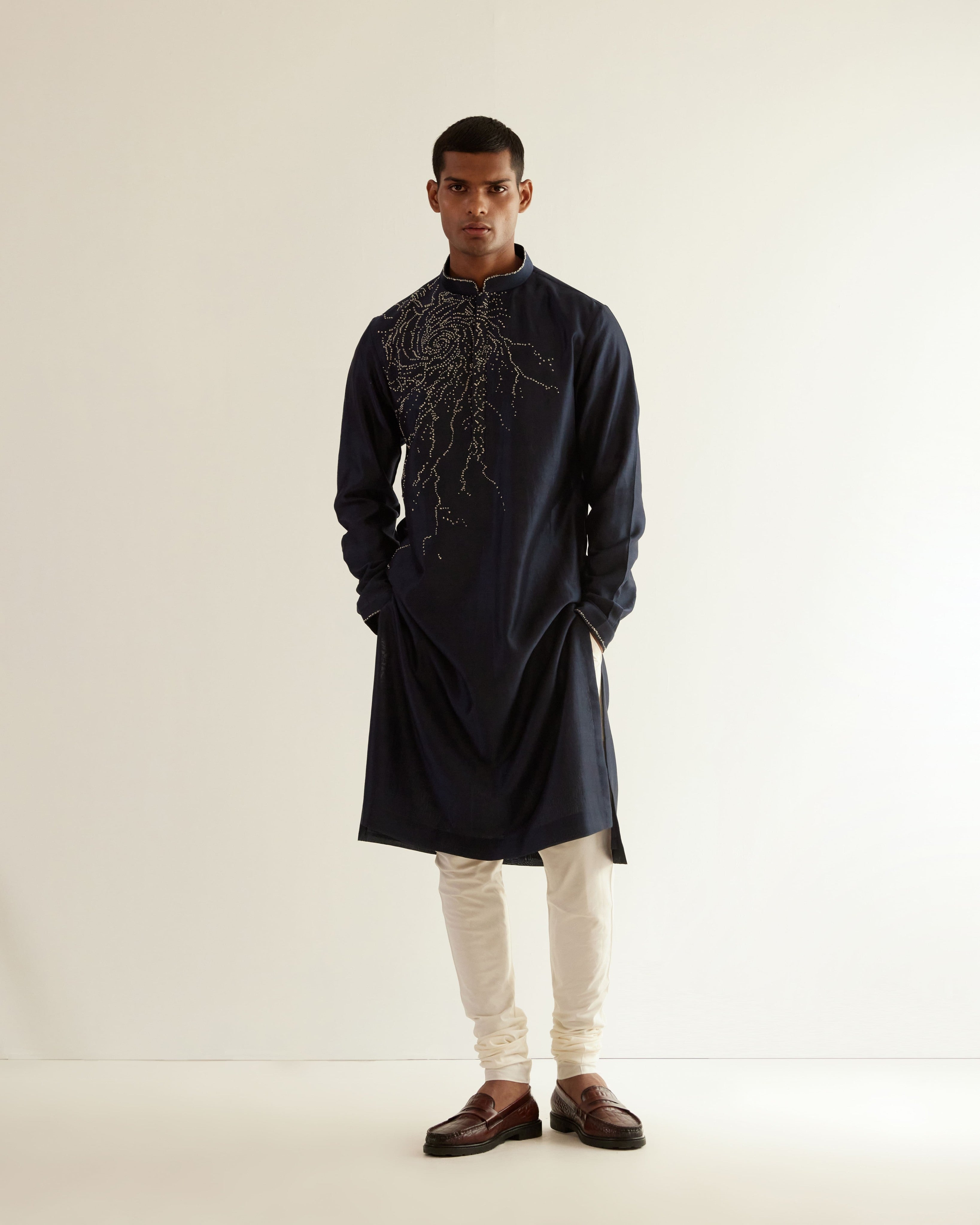COUNTRYMADE Kurtas Black Hole Placement Embroidery Kurta Set ensemble brodé marine