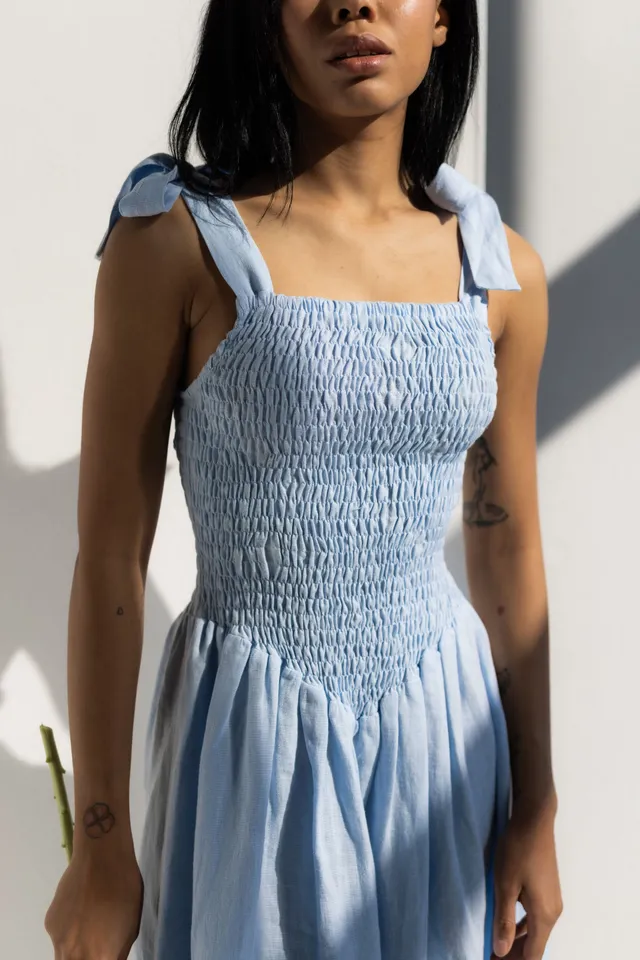 Laumė linen Linen Dresses Eleanore robe en lin bleu ciel, smockée