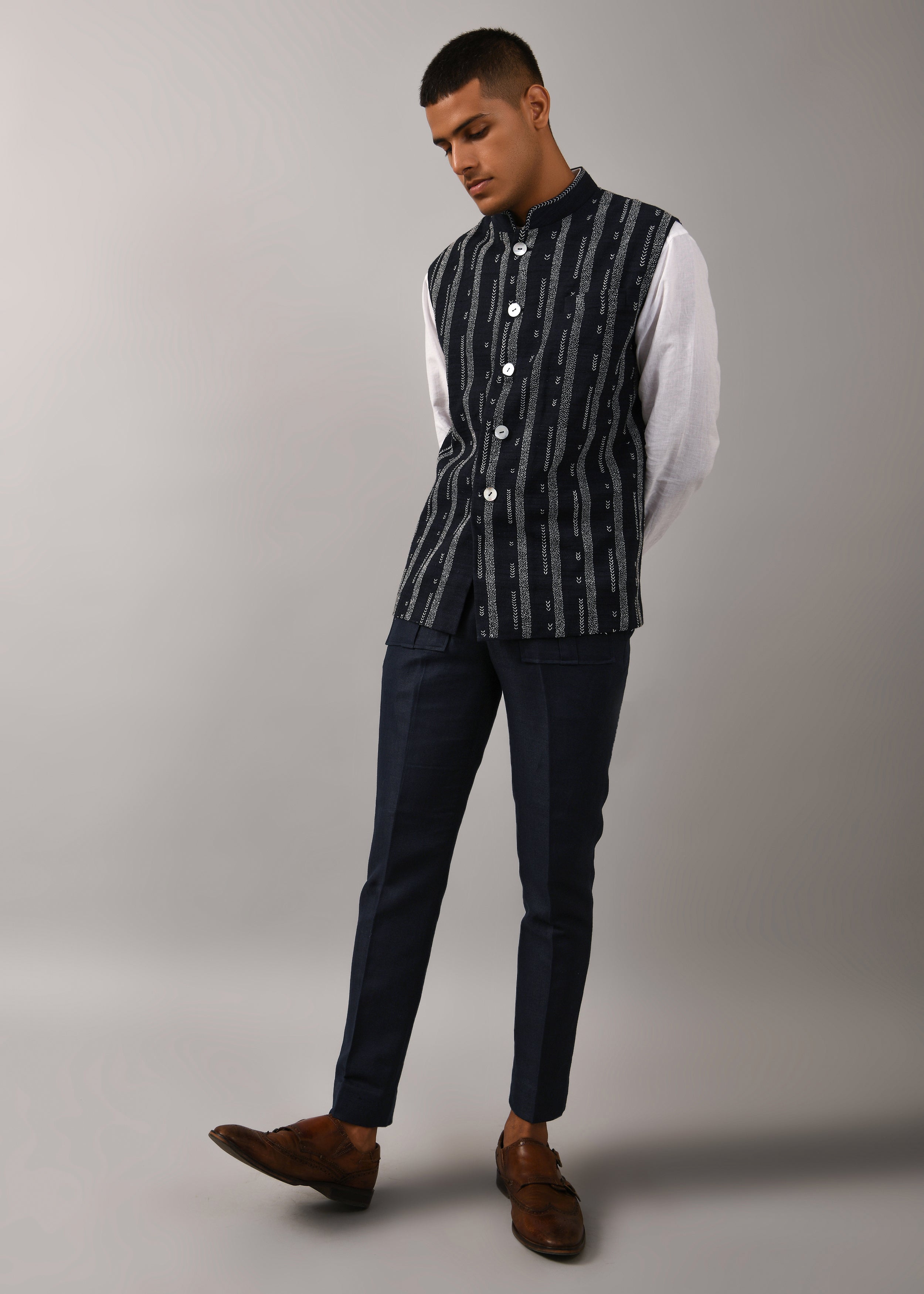 COUNTRYMADE Nehru Jackets Contrail Embroidered Bundi bundi bleu marine coton soie