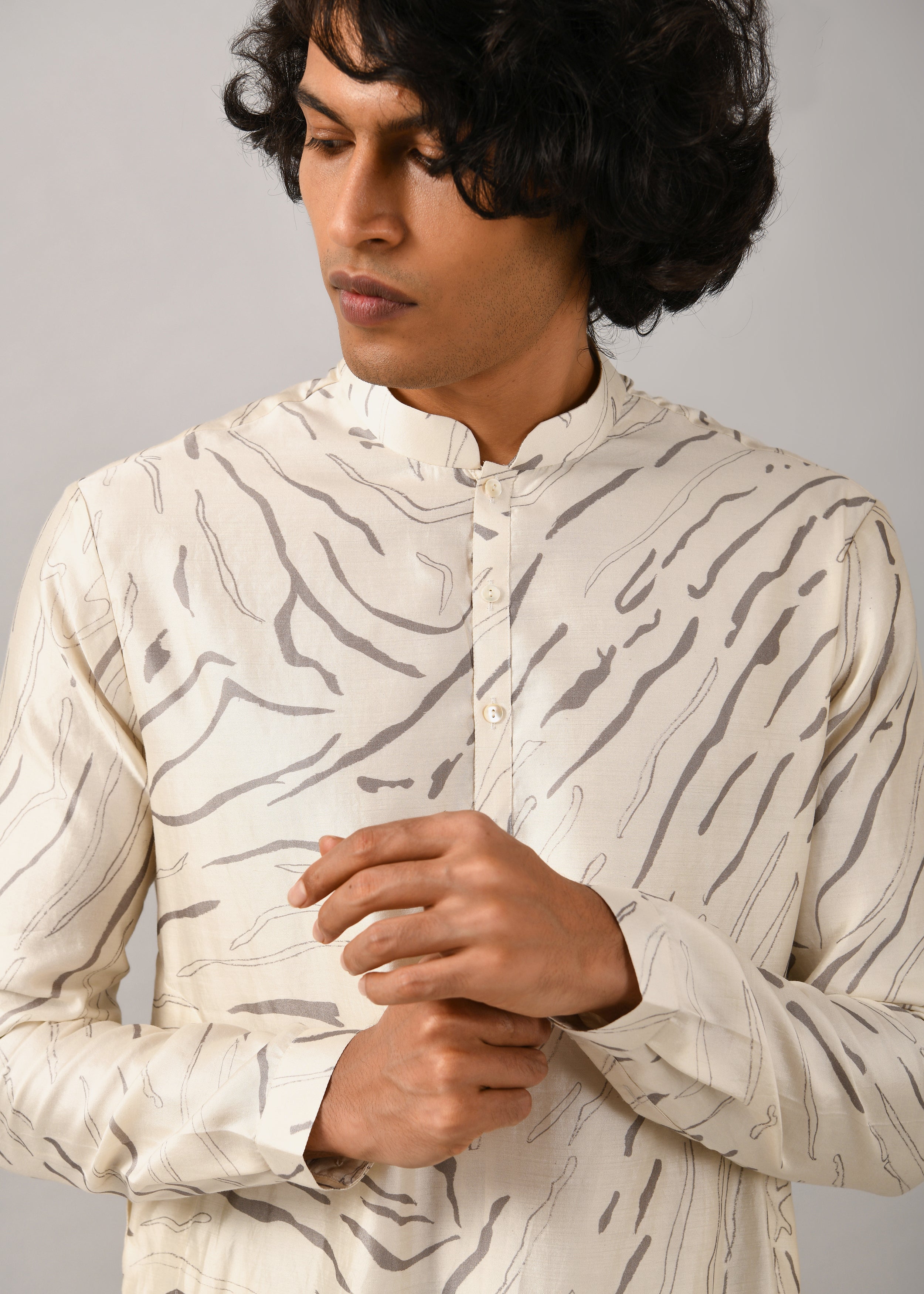 COUNTRYMADE Kurtas Ivory Terrain Maize Kurta kurta en soie ivoire imprimé